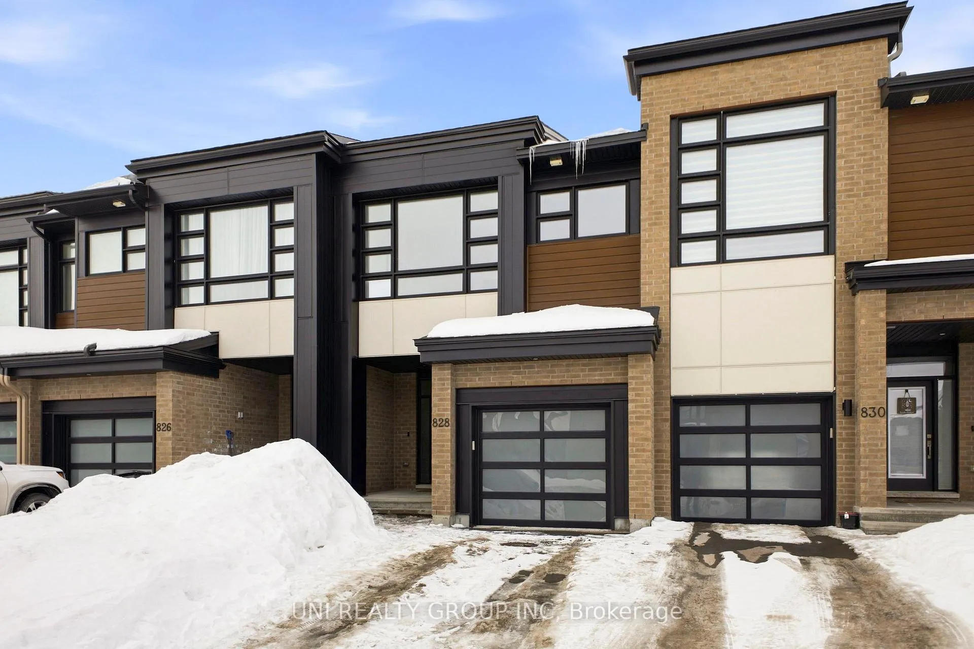 Photo 2 of 828 Chipping Circle, Ottawa, Riverside South/Gloucester Glen — HOMEH