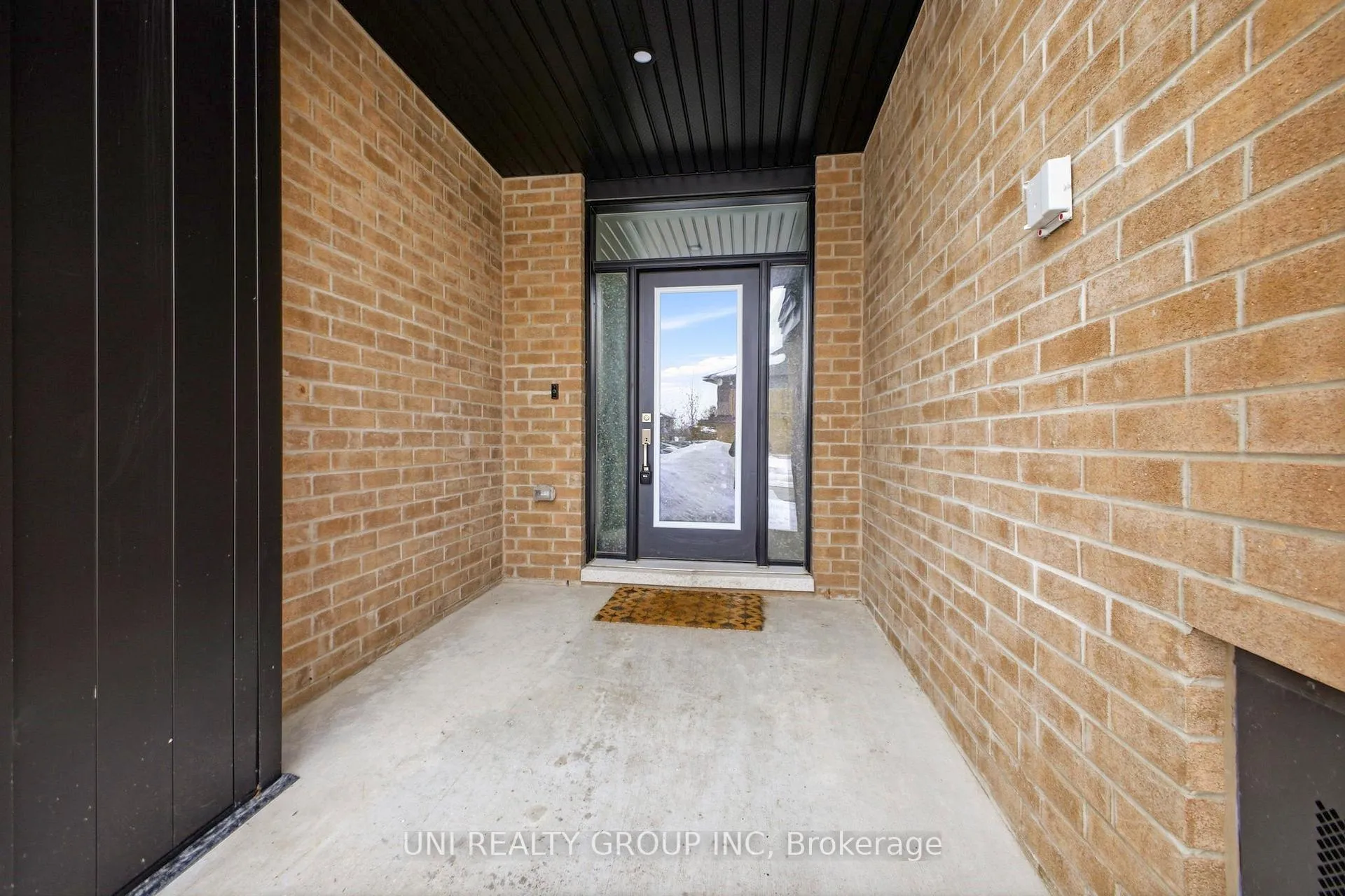 Photo 3 of 828 Chipping Circle, Ottawa, Riverside South/Gloucester Glen — HOMEH