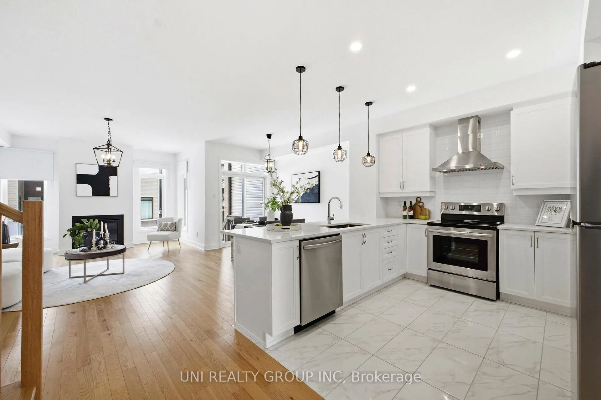 Photo 6 of 828 Chipping Circle, Ottawa, Riverside South/Gloucester Glen — HOMEH