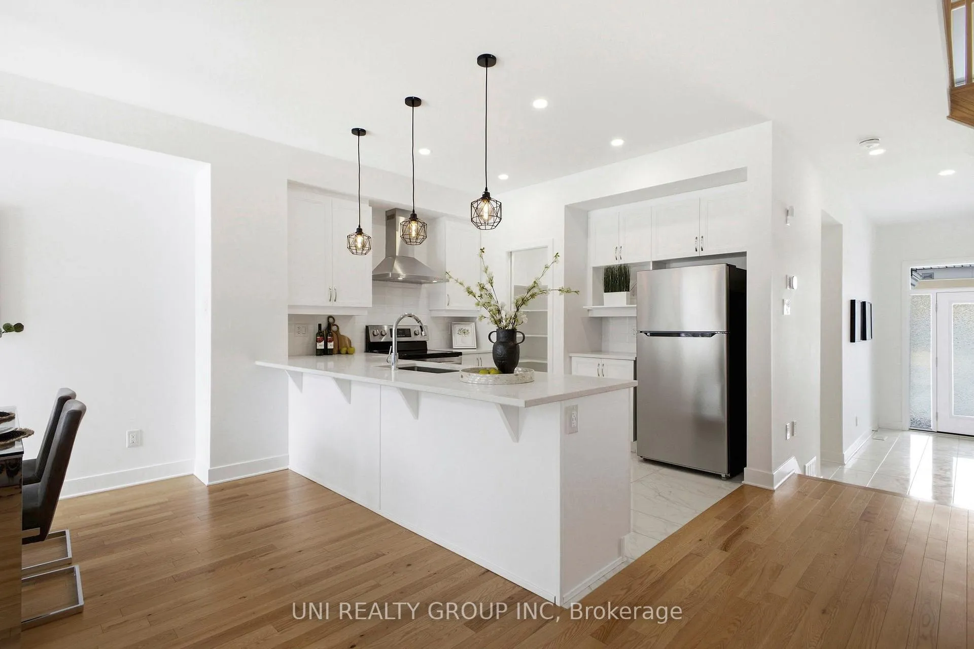 Photo 8 of 828 Chipping Circle, Ottawa, Riverside South/Gloucester Glen — HOMEH