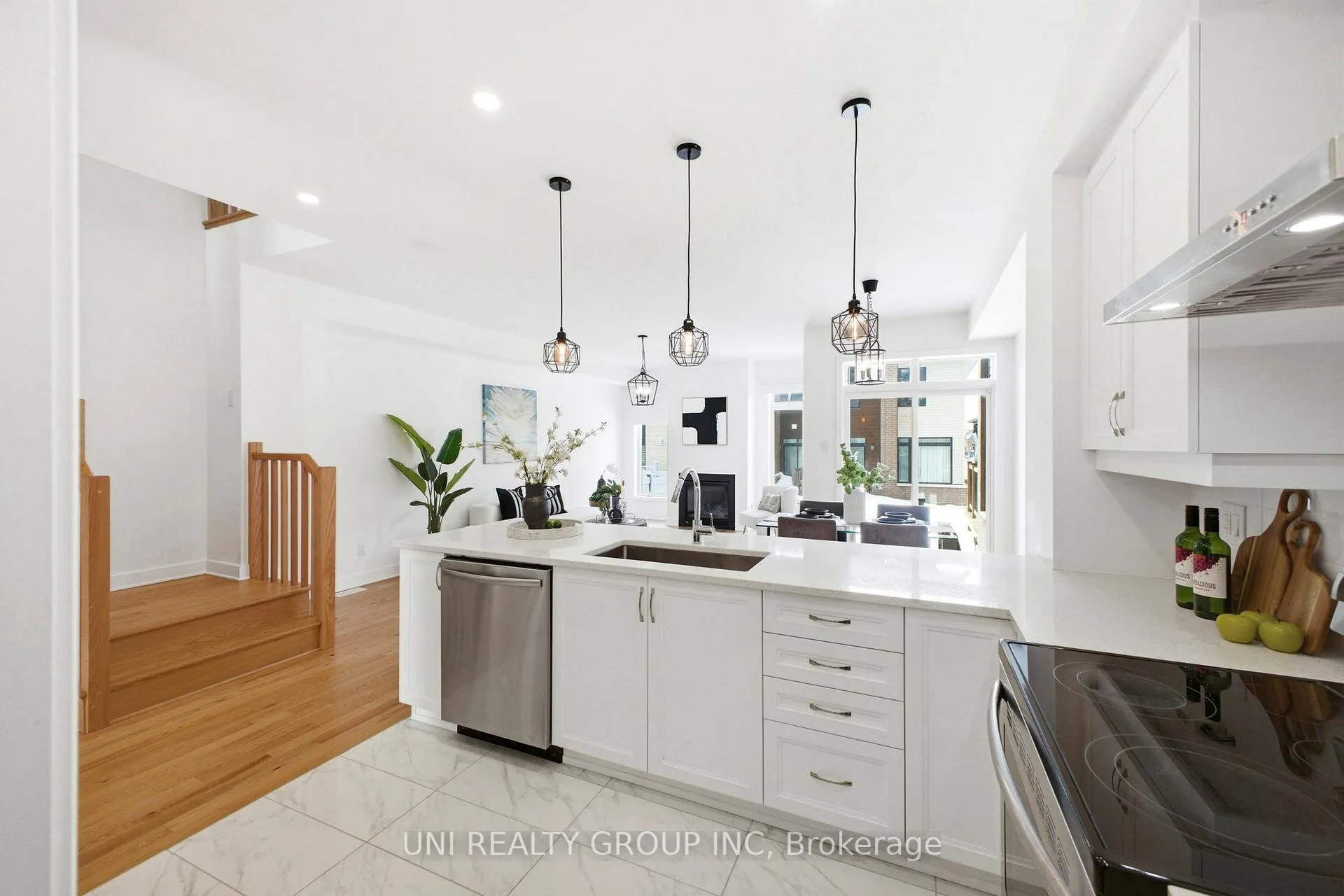 Photo 9 of 828 Chipping Circle, Ottawa, Riverside South/Gloucester Glen — HOMEH