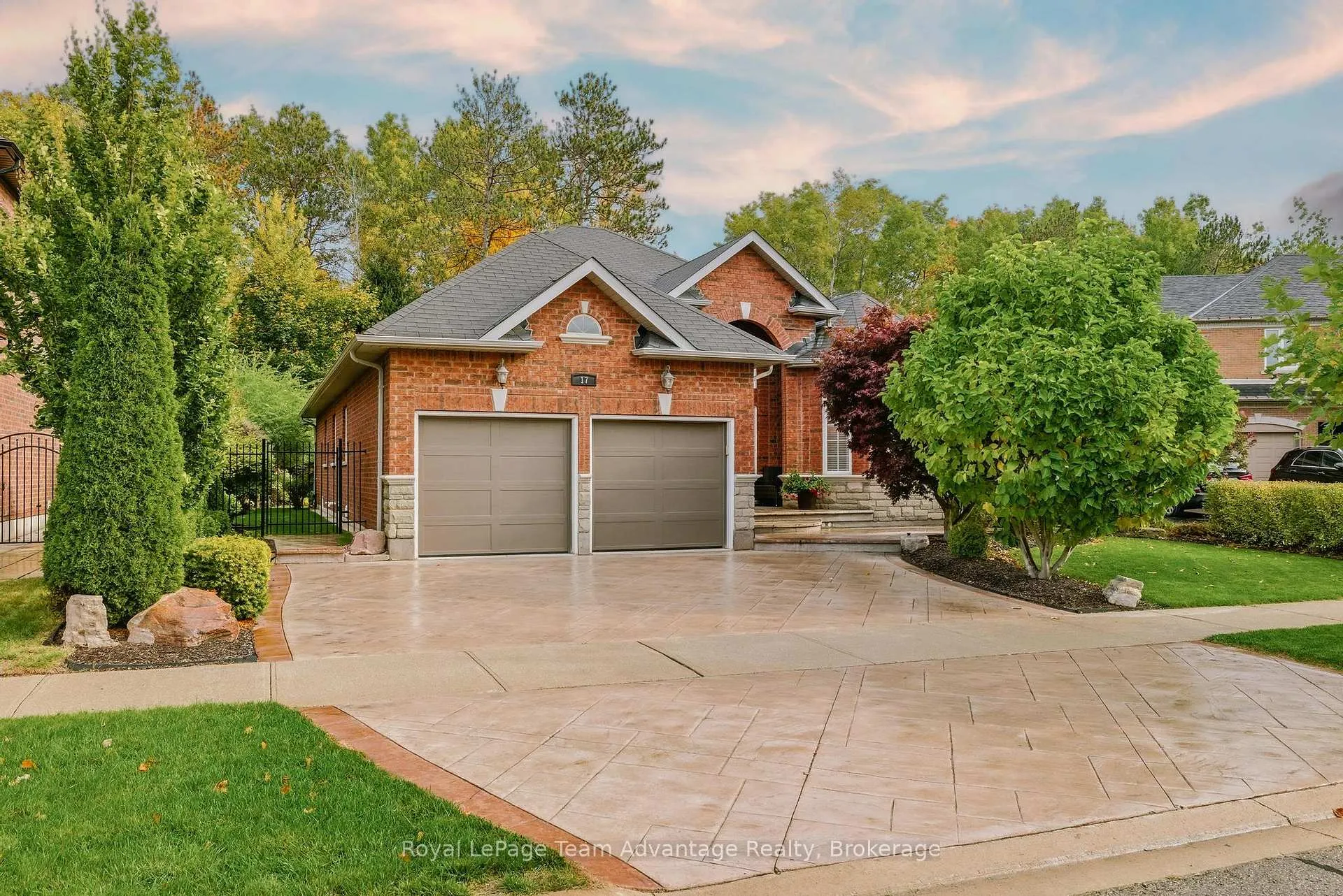Photo 2 of 17 Borland Crescent, Caledon, Caledon East — HOMEH