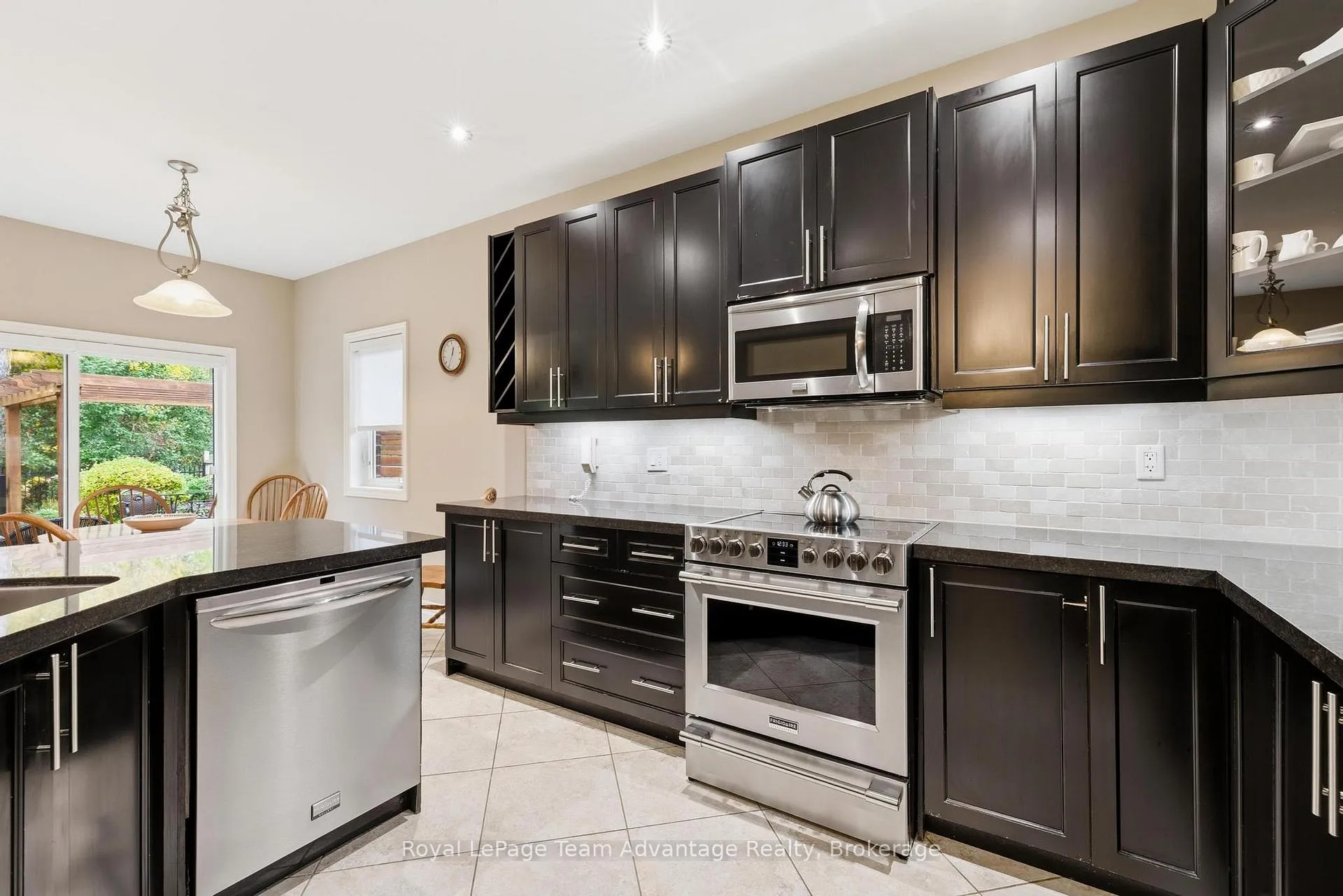 Photo 13 of 17 Borland Crescent, Caledon, Caledon East — HOMEH