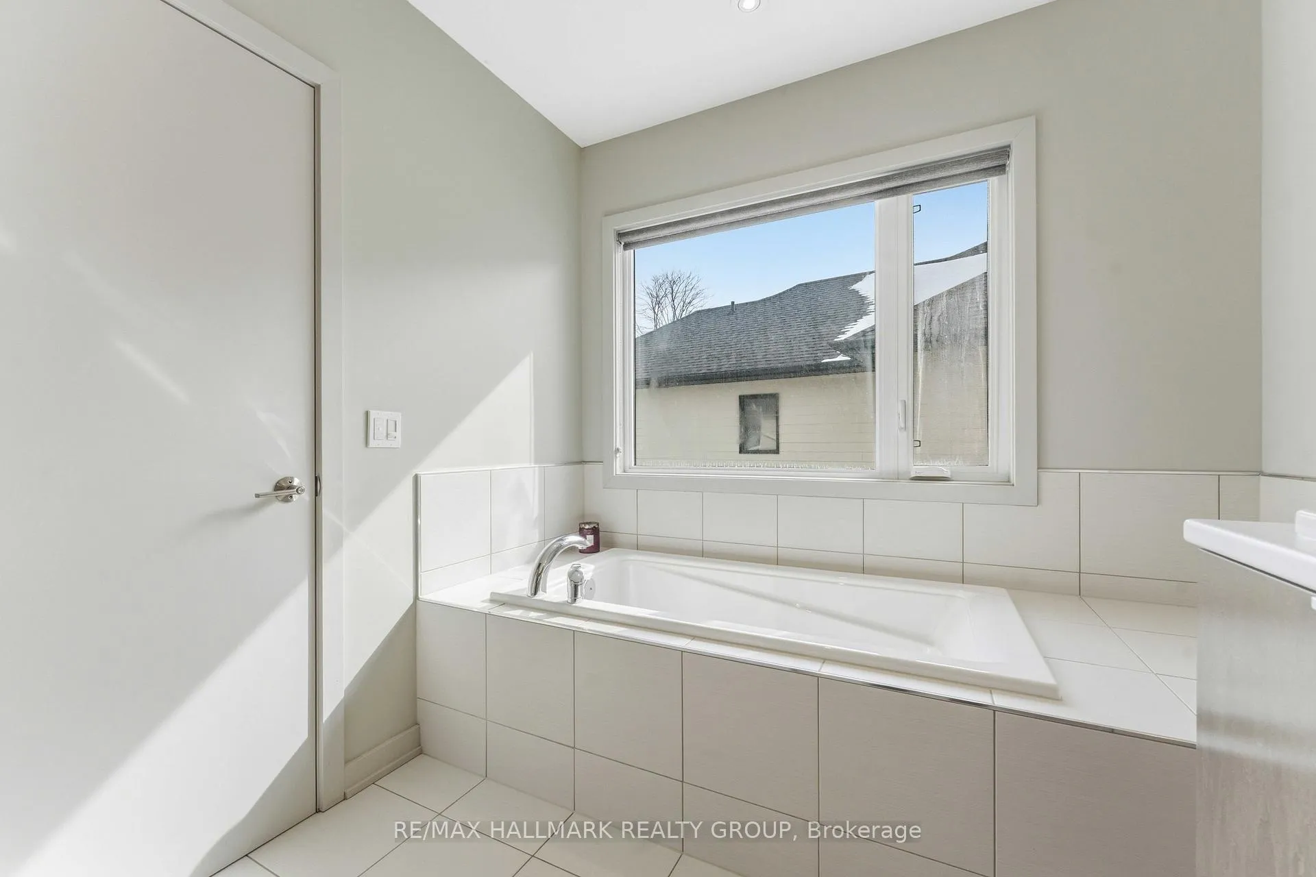 Photo 16 of 254 Sunnyridge Crescent, Ottawa, Kanata - Emerald Meadows/Trailwest — HOMEH