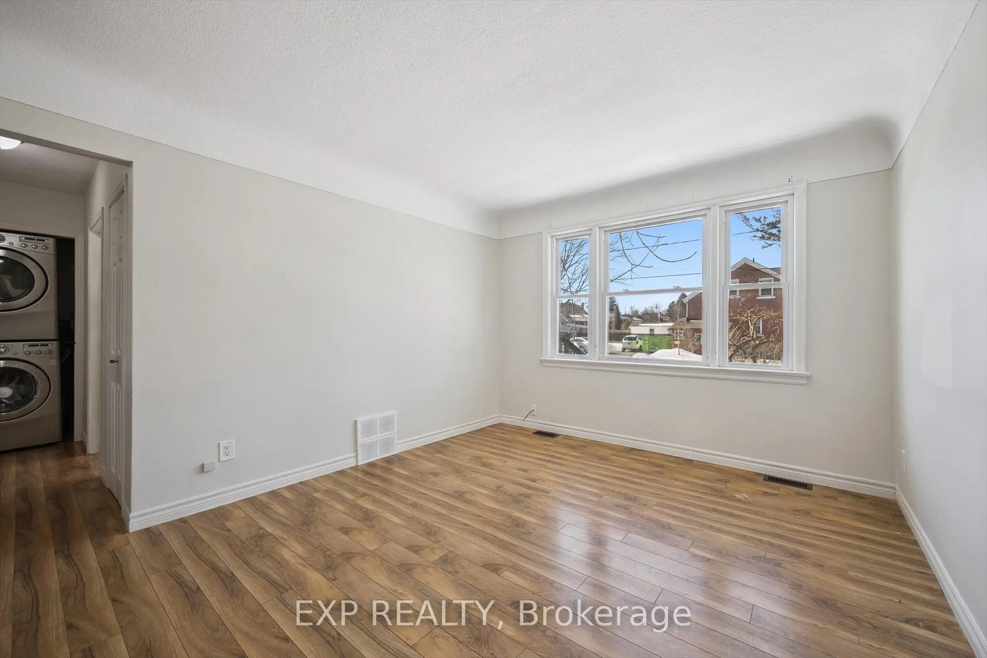 Photo 3 of 253 Sydney Street S, Kitchener, Rockway — HOMEH