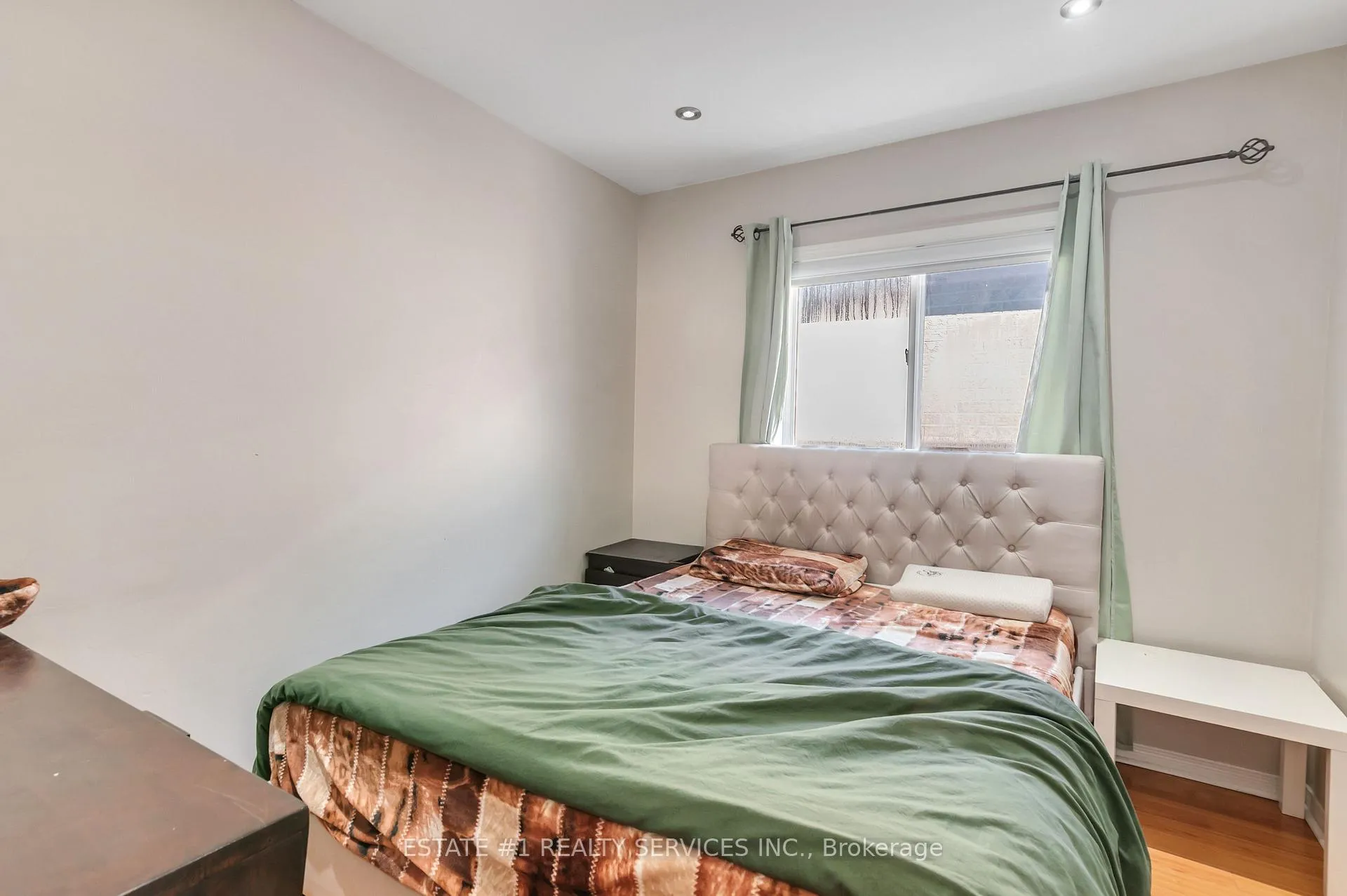 Photo 19 of 63 Tideland Drive, Brampton, Fletcher's Meadow — HOMEH