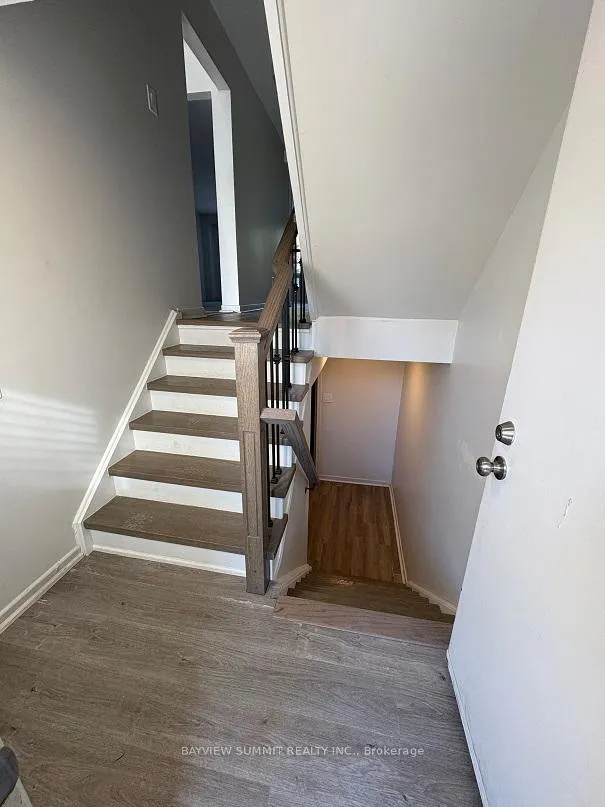 Photo 3 of 17 Hampton Way, Markham, Thornhill — HOMEH