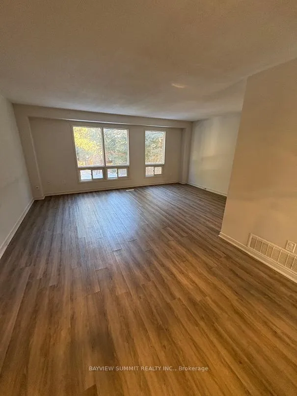 Photo 5 of 17 Hampton Way, Markham, Thornhill — HOMEH