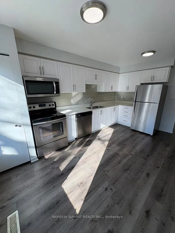 Photo 8 of 17 Hampton Way, Markham, Thornhill — HOMEH