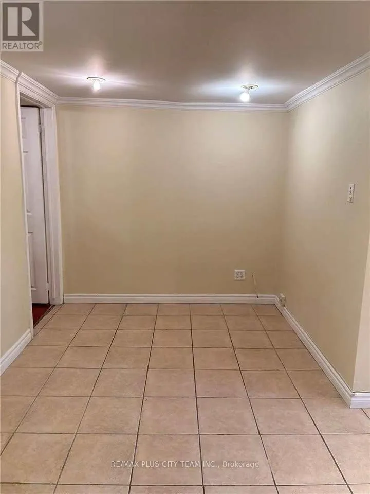 Photo 6 of Unit B, 1745 Bathurst Street, Toronto, Forest Hill South — HOMEH