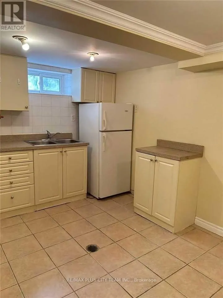 Photo 8 of Unit B, 1745 Bathurst Street, Toronto, Forest Hill South — HOMEH