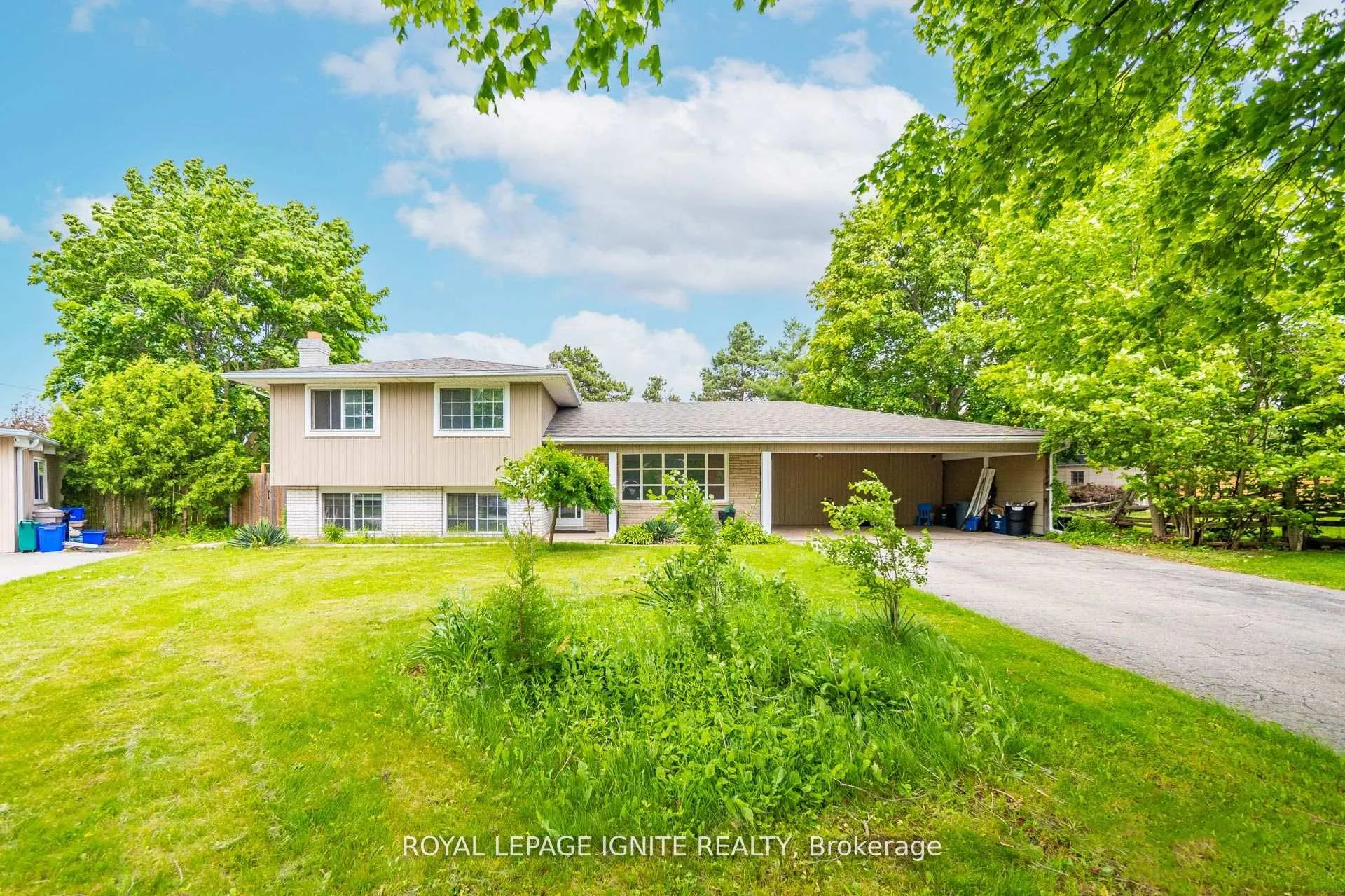 Front of 1761 Daleview Crescent