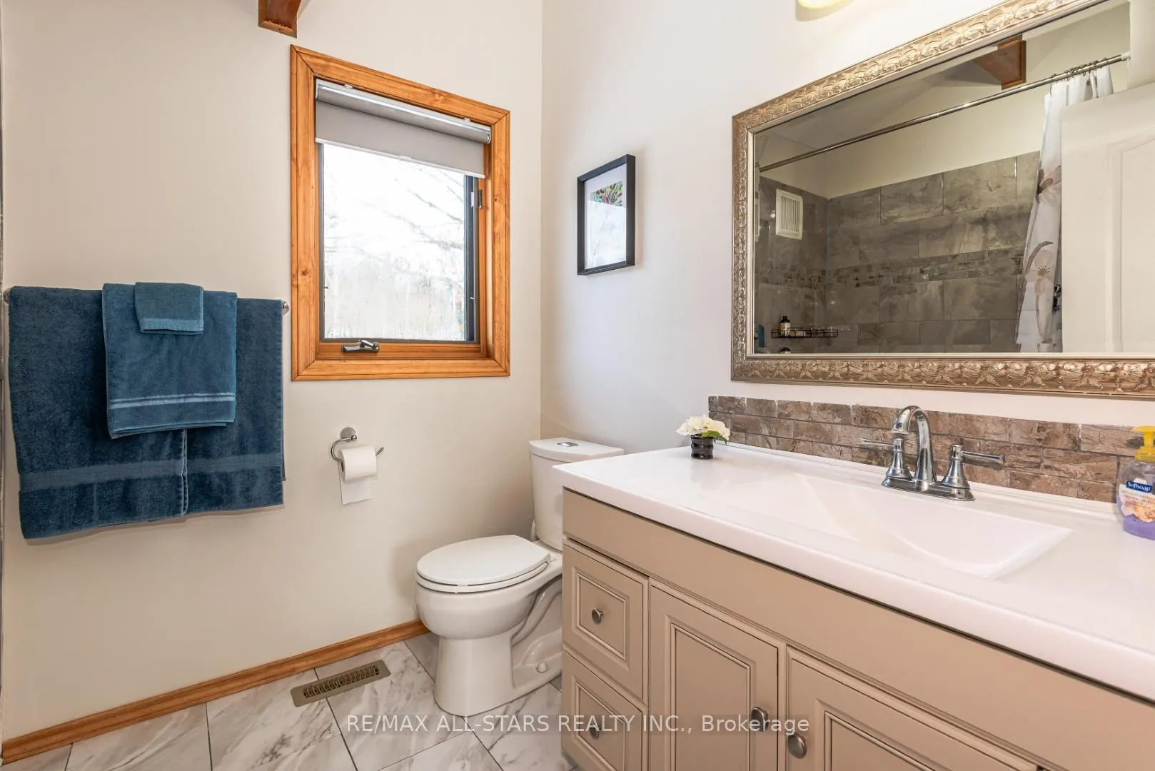 Photo 5 of 136 Riverbank Drive, Georgina, Pefferlaw — HOMEH
