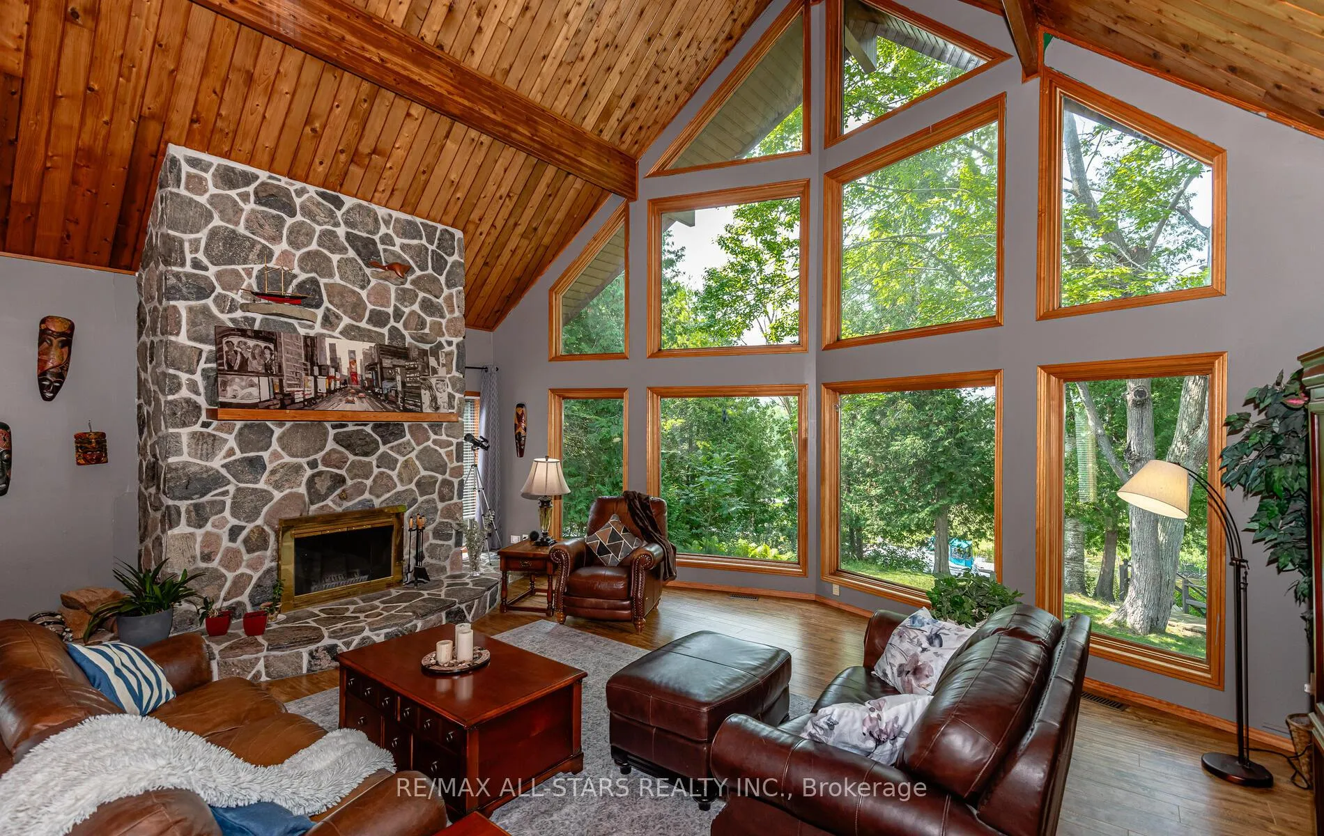 Photo 13 of 136 Riverbank Drive, Georgina, Pefferlaw — HOMEH