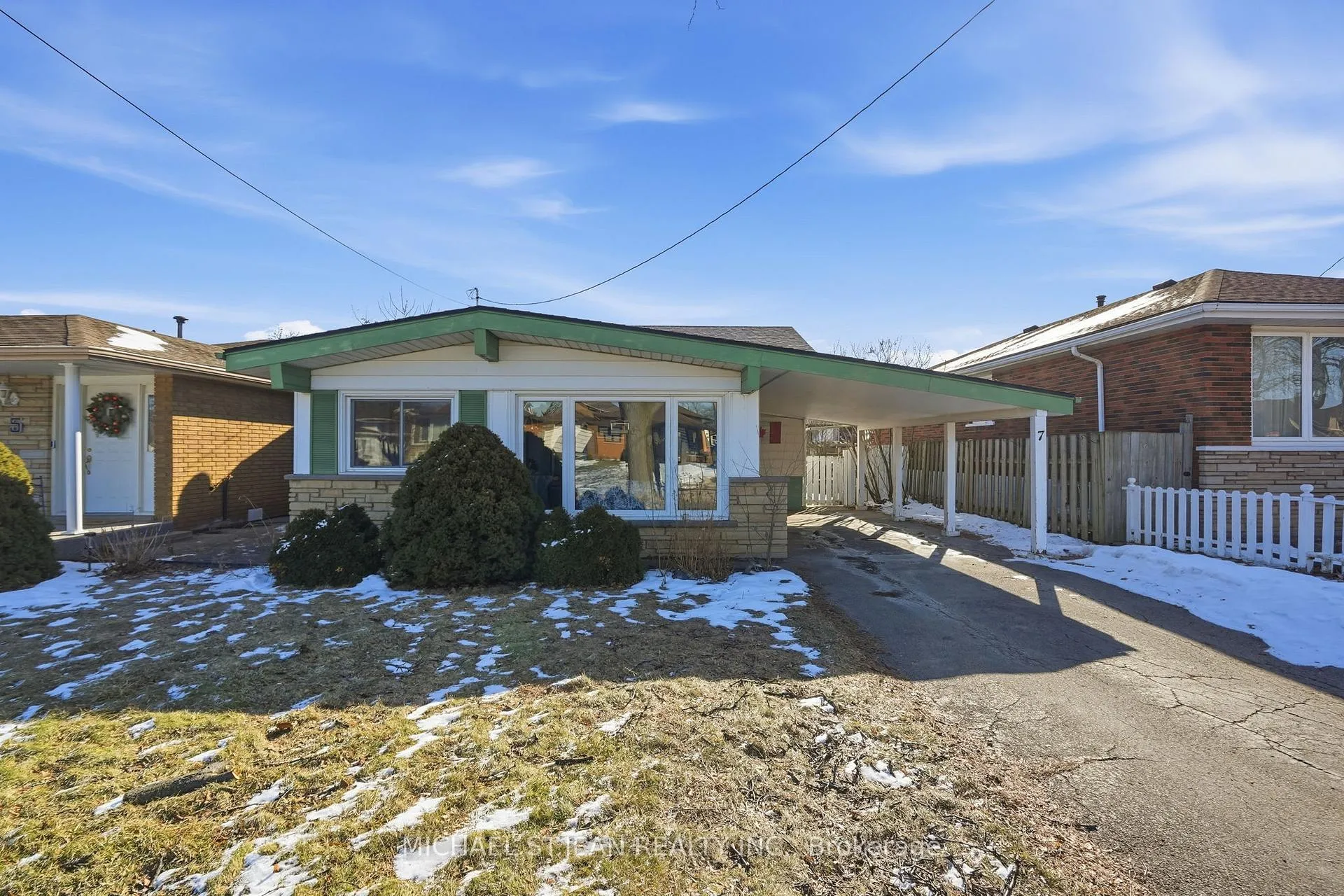 Photo 2 of 7 Rapallo Drive, Hamilton, Lisgar — HOMEH