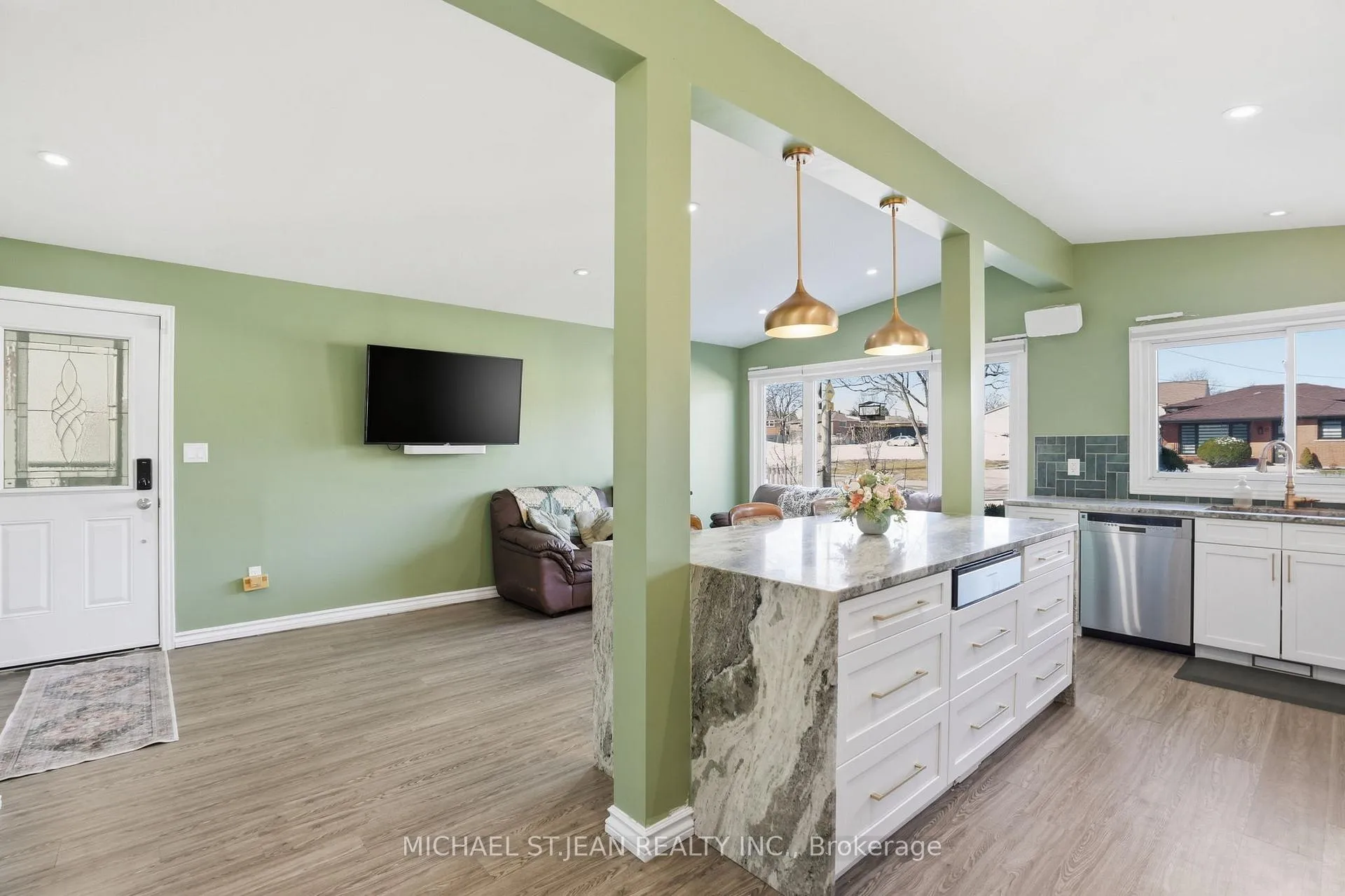 Photo 8 of 7 Rapallo Drive, Hamilton, Lisgar — HOMEH