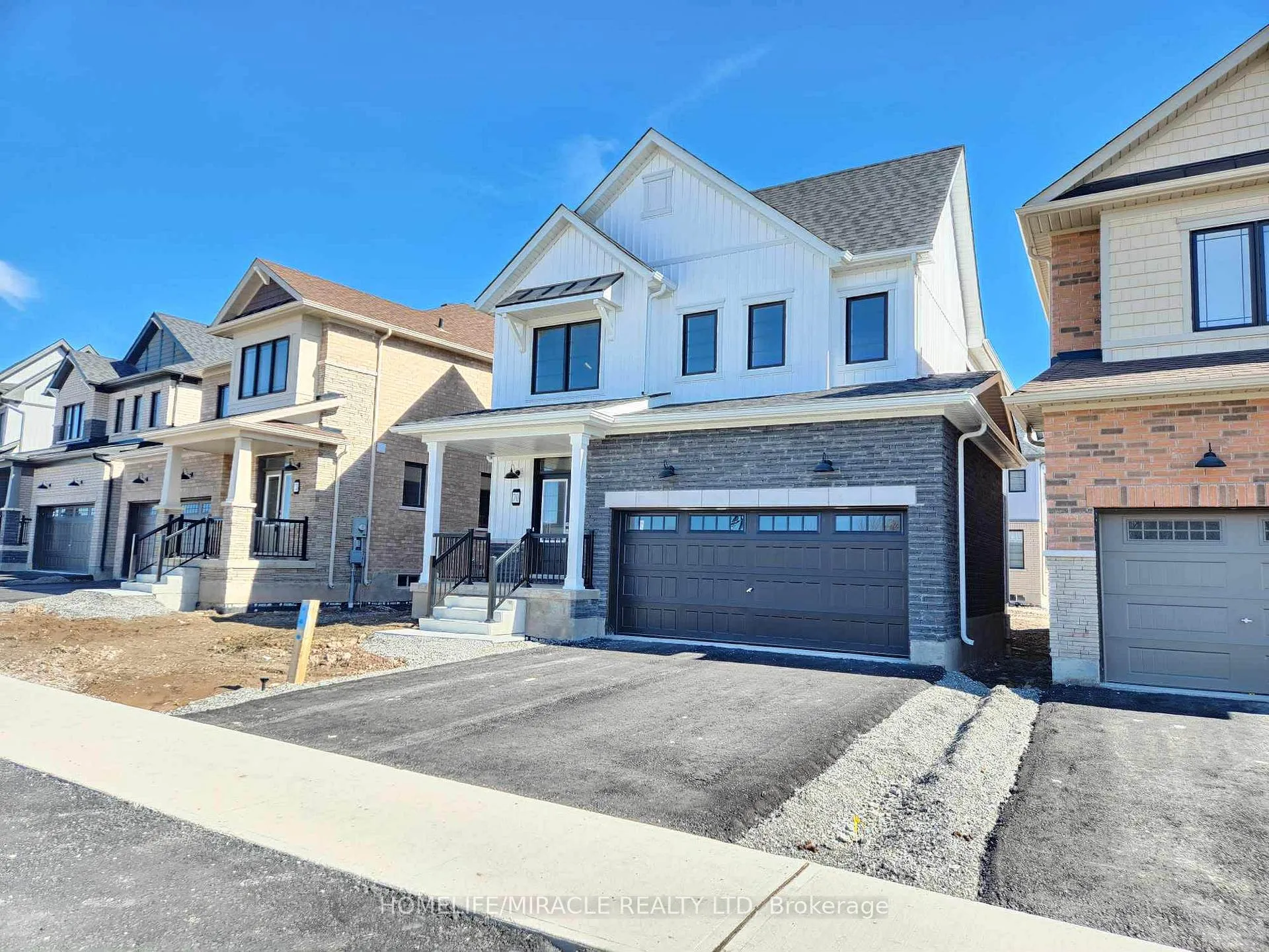 Photo 2 of 70 Eastbridge Avenue, Welland, Dain City — HOMEH
