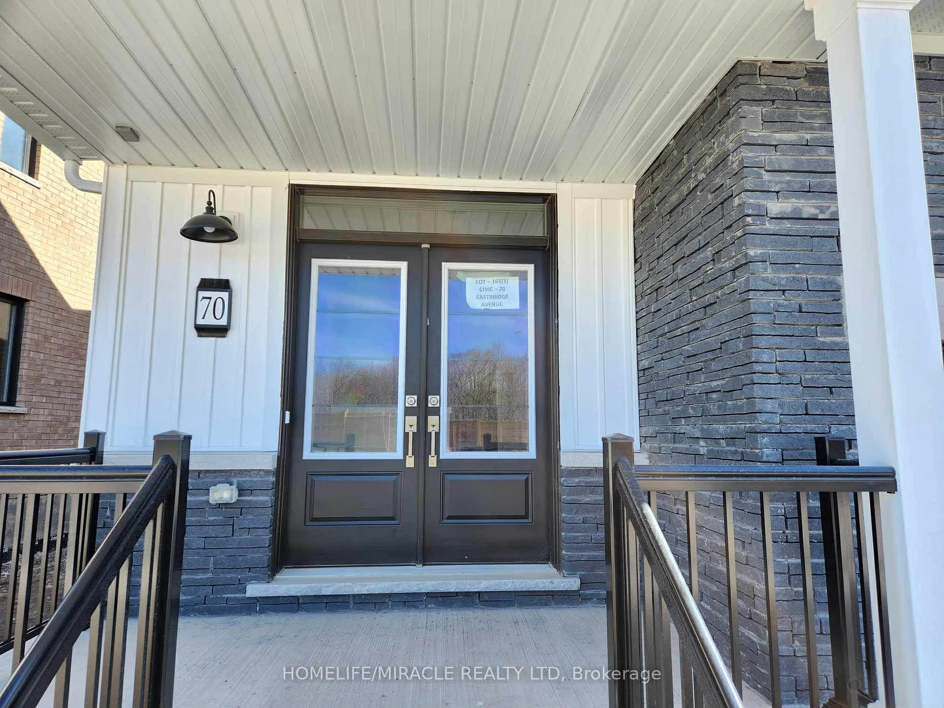 Photo 3 of 70 Eastbridge Avenue, Welland, Dain City — HOMEH