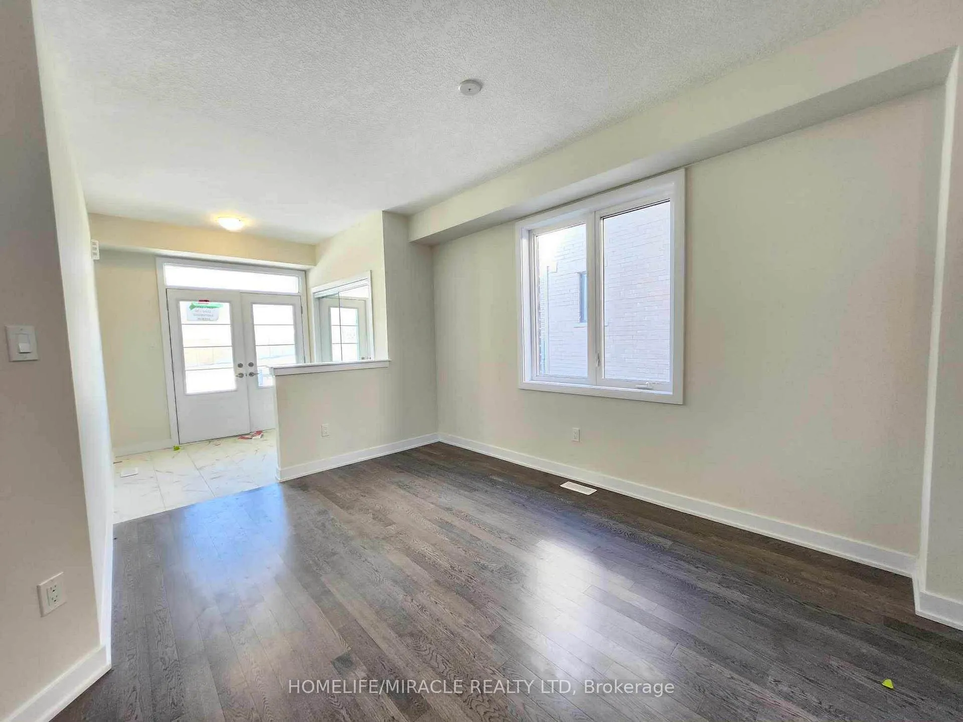 Photo 4 of 70 Eastbridge Avenue, Welland, Dain City — HOMEH
