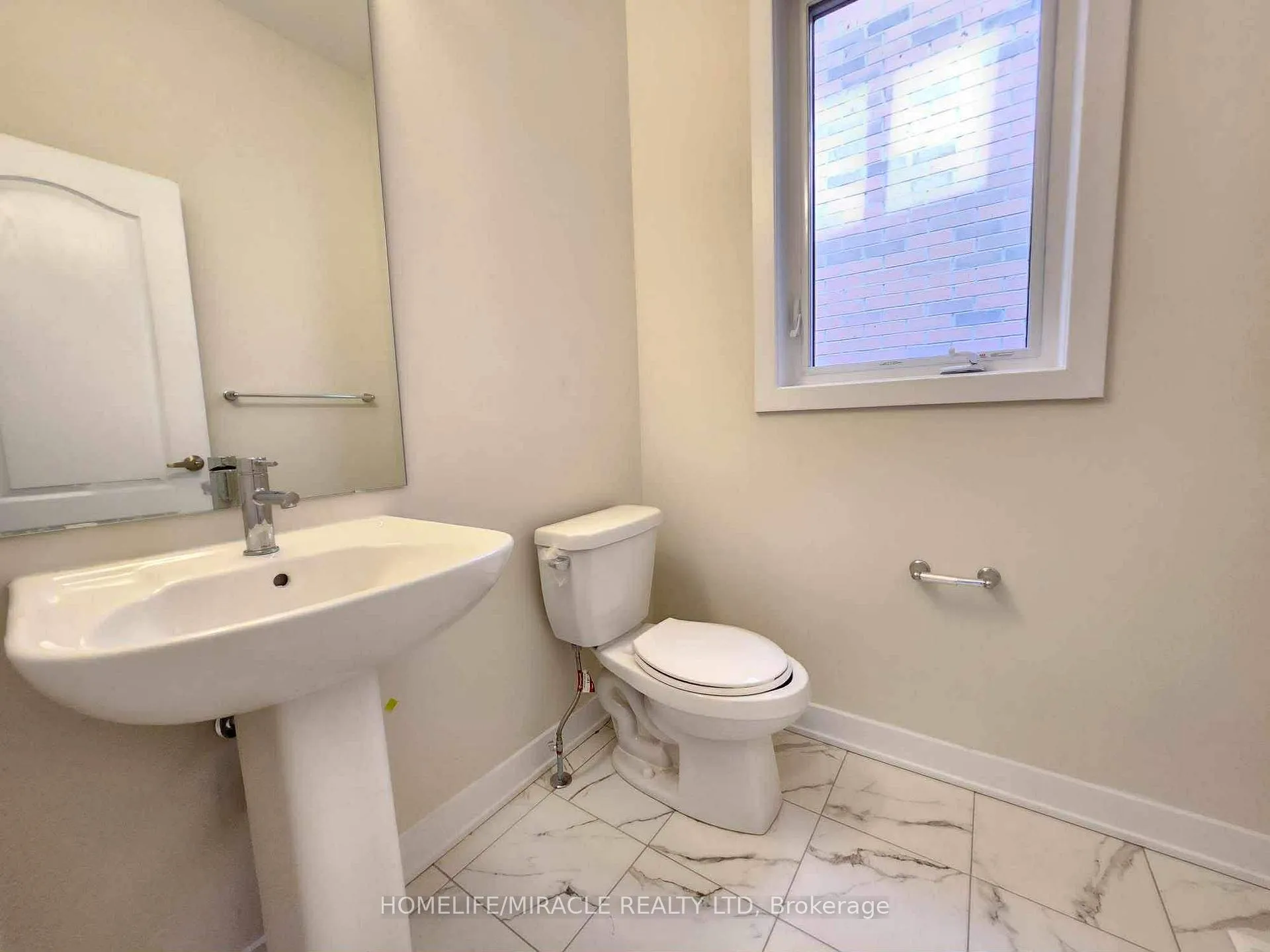 Photo 5 of 70 Eastbridge Avenue, Welland, Dain City — HOMEH
