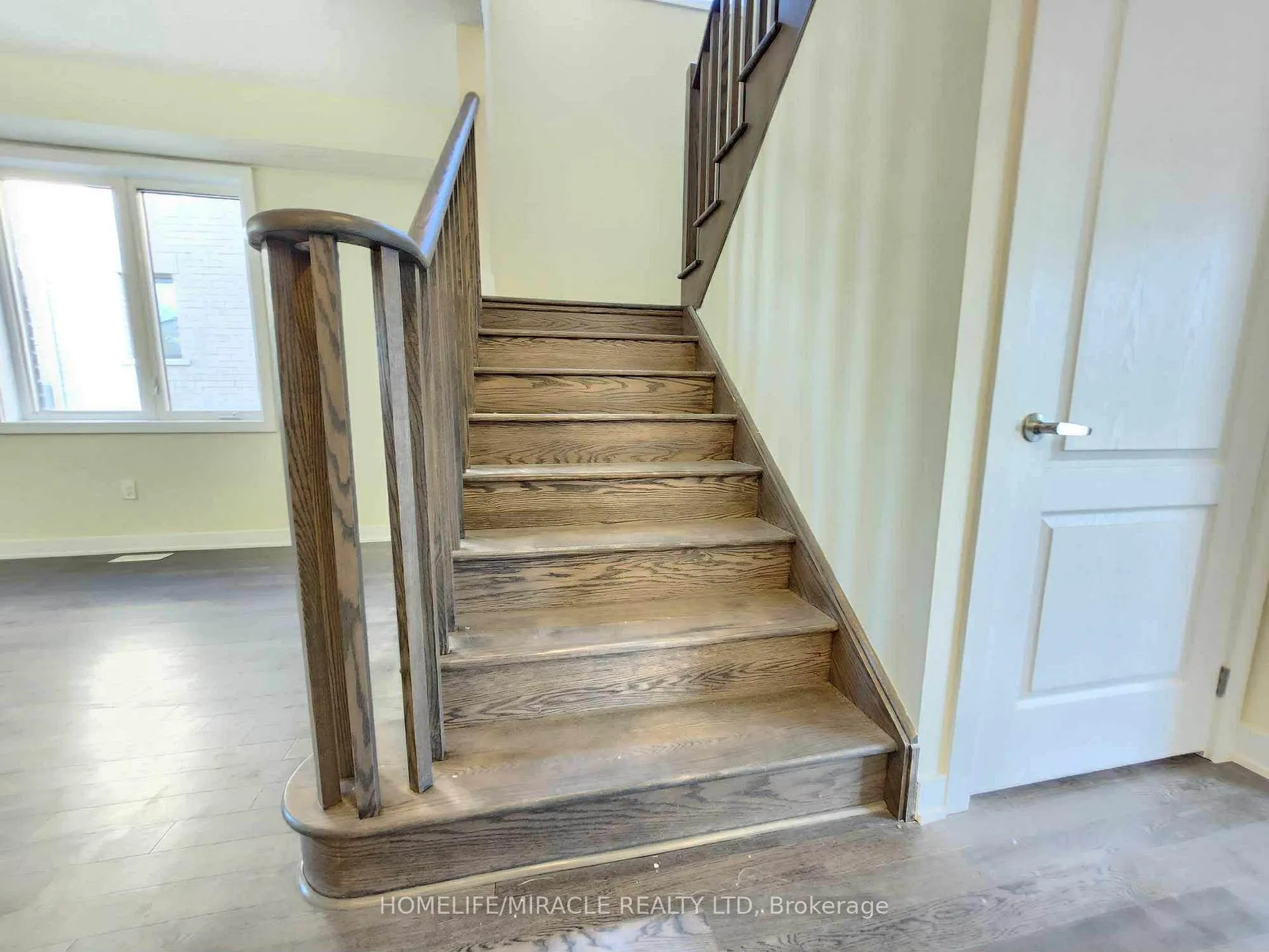 Photo 6 of 70 Eastbridge Avenue, Welland, Dain City — HOMEH