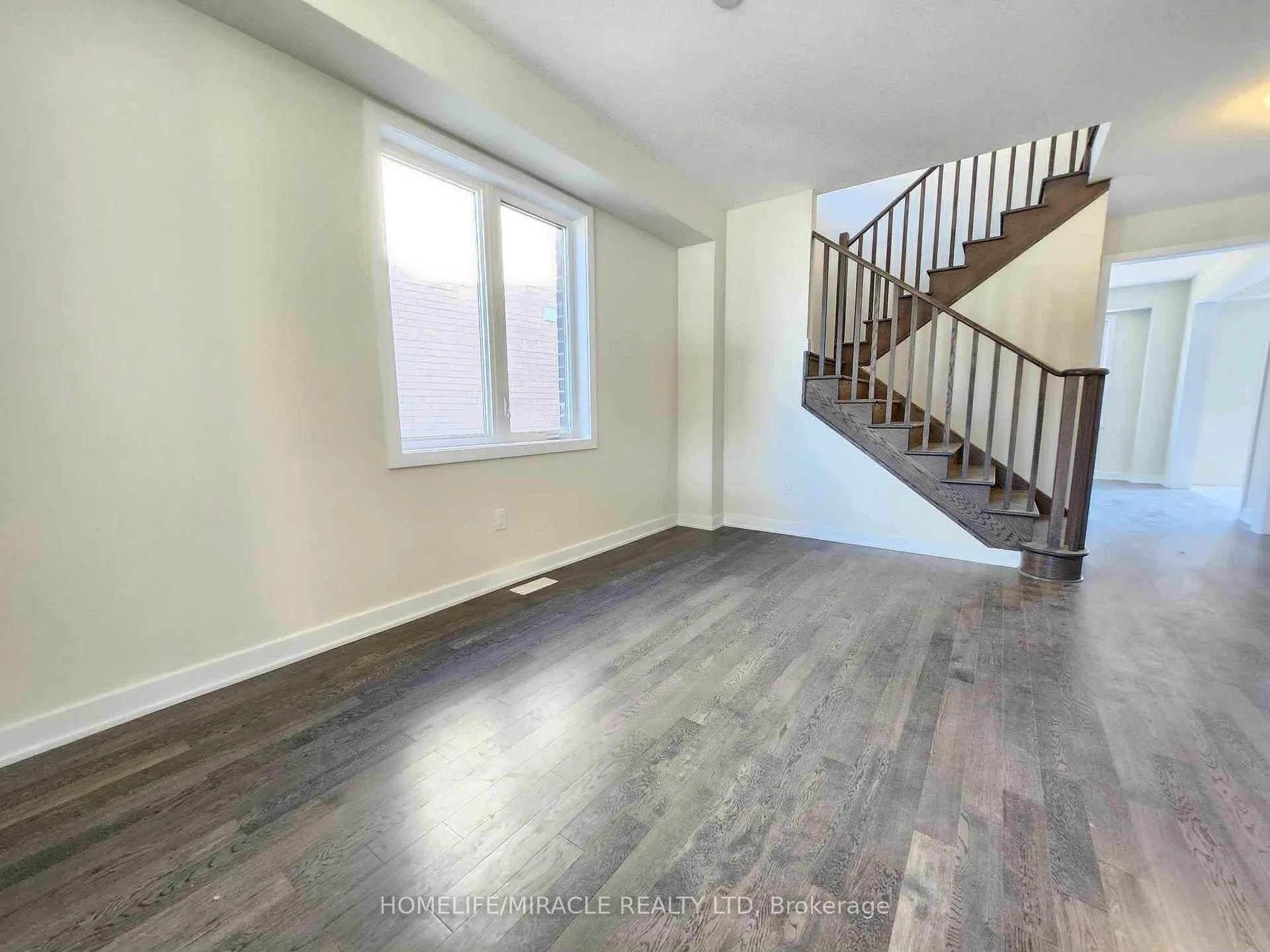 Photo 8 of 70 Eastbridge Avenue, Welland, Dain City — HOMEH