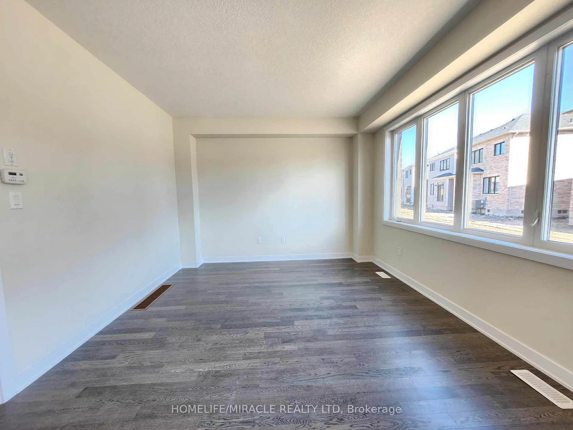 Photo 9 of 70 Eastbridge Avenue, Welland, Dain City — HOMEH