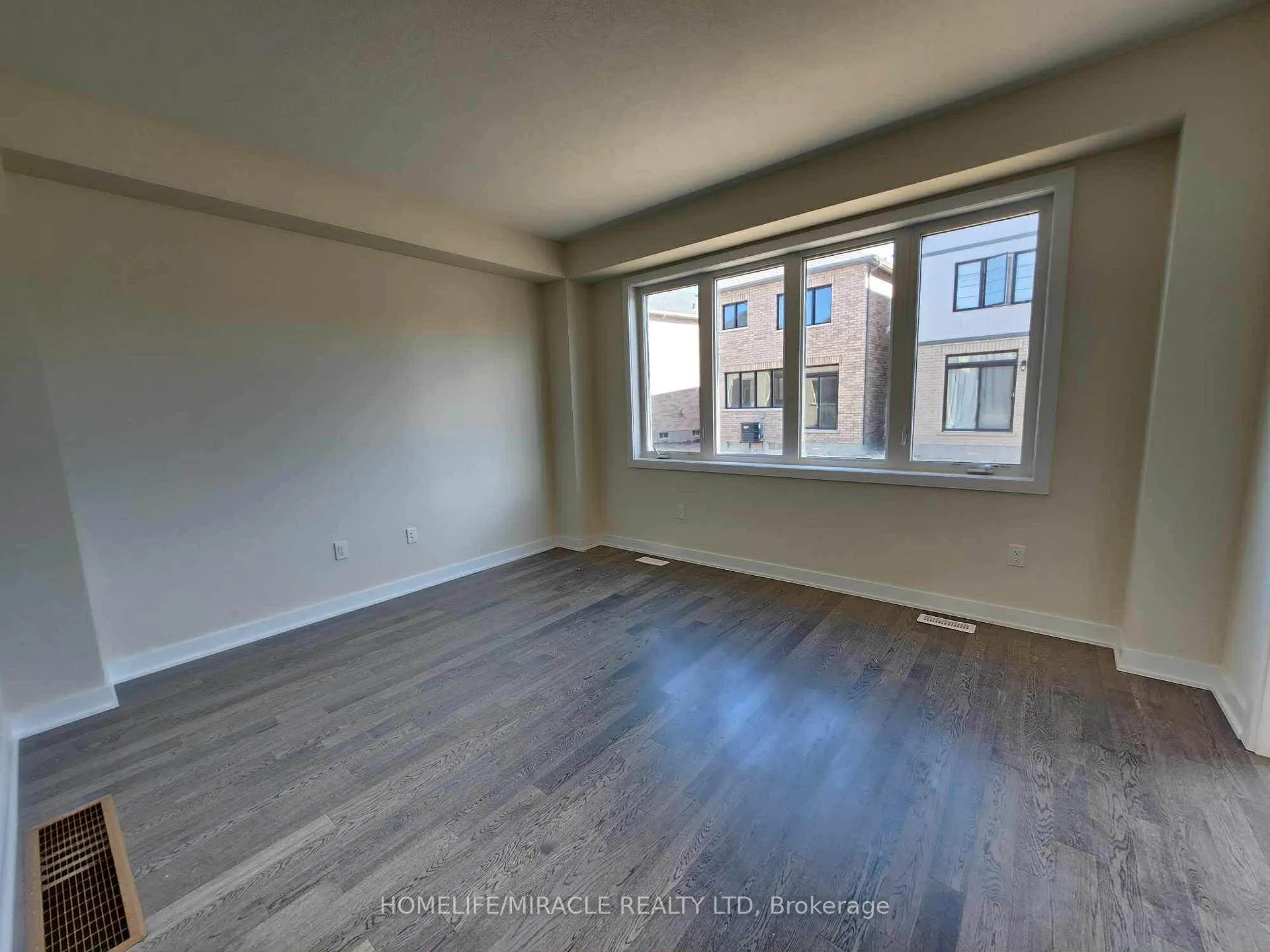Photo 10 of 70 Eastbridge Avenue, Welland, Dain City — HOMEH