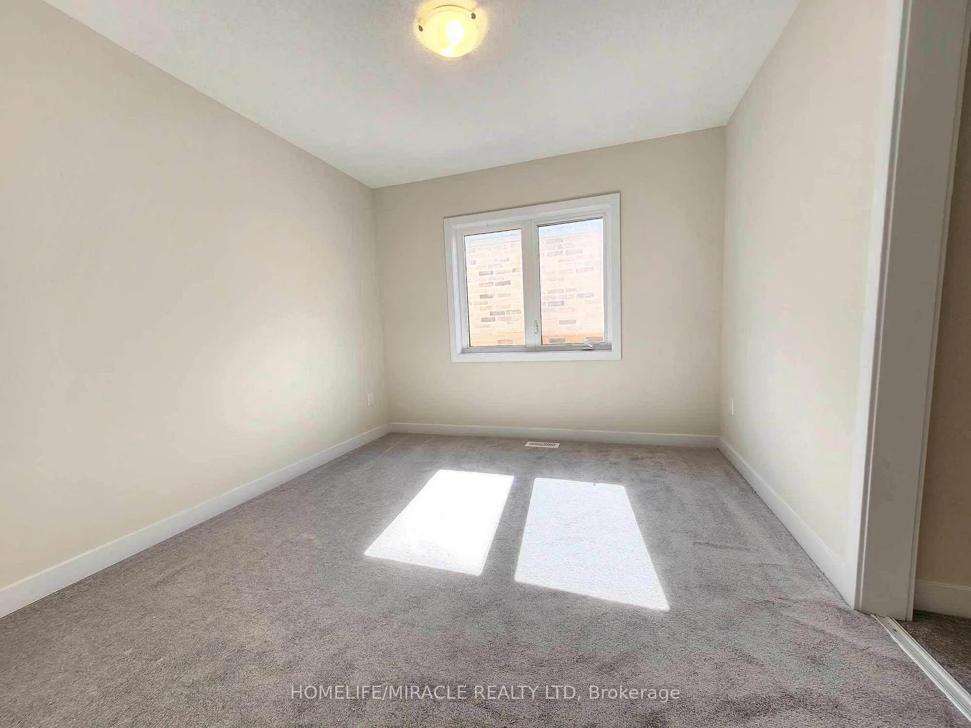 Photo 22 of 70 Eastbridge Avenue, Welland, Dain City — HOMEH