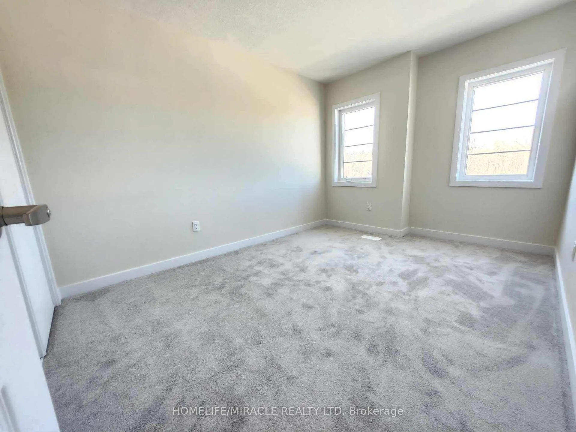 Photo 23 of 70 Eastbridge Avenue, Welland, Dain City — HOMEH