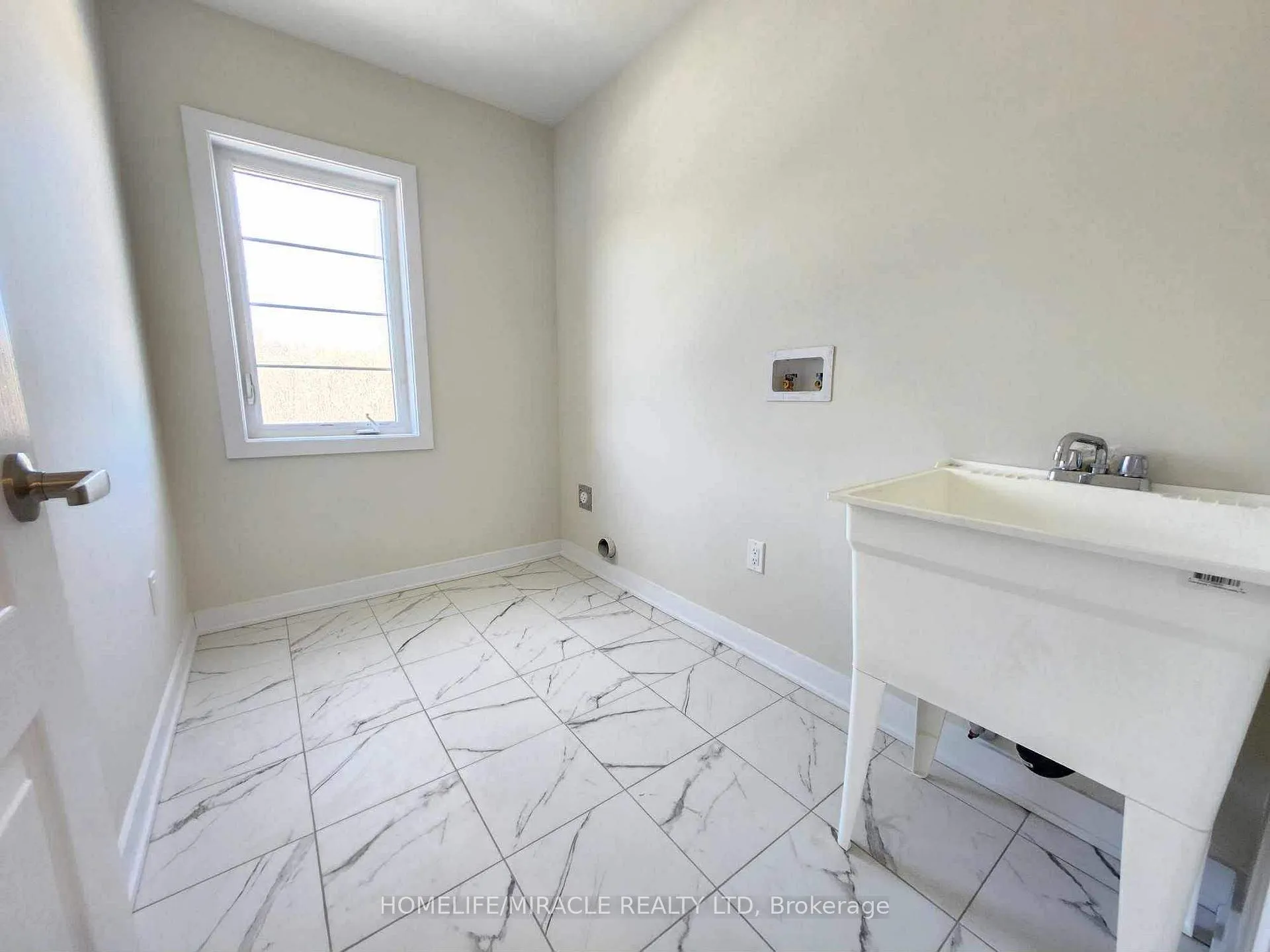 Photo 28 of 70 Eastbridge Avenue, Welland, Dain City — HOMEH