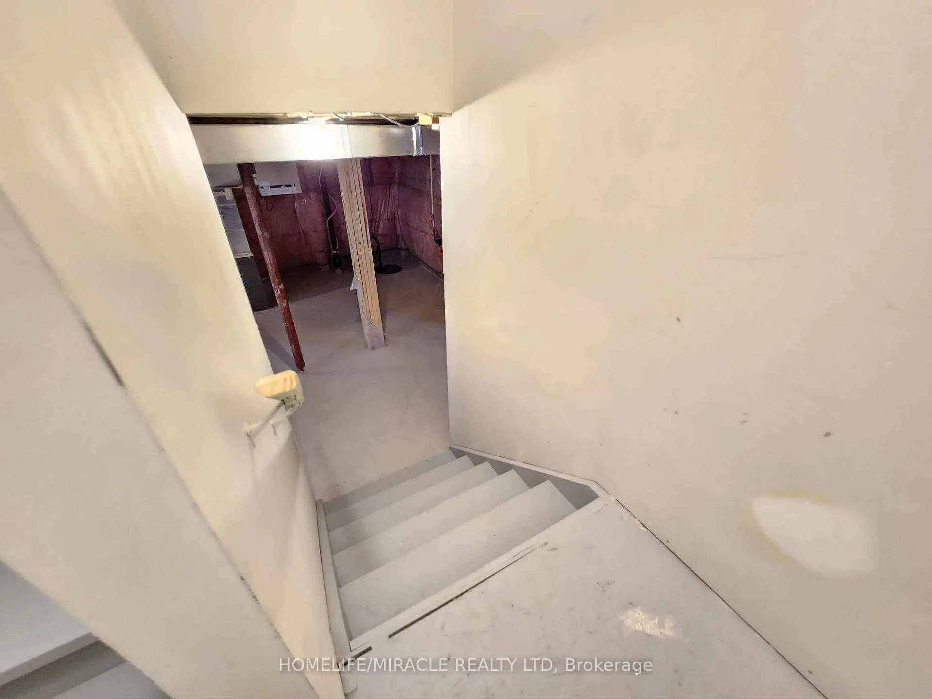 Photo 30 of 70 Eastbridge Avenue, Welland, Dain City — HOMEH