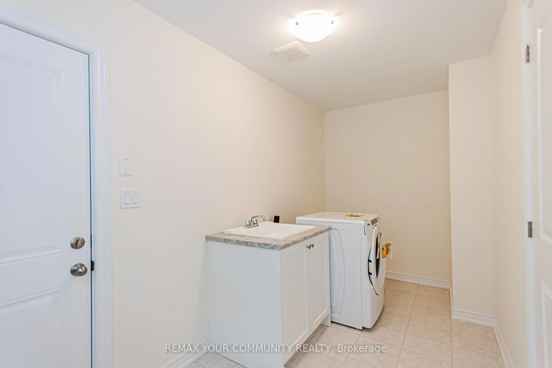 Photo 10 of 149 Berczy Green Drive, Markham, Rural Markham — HOMEH