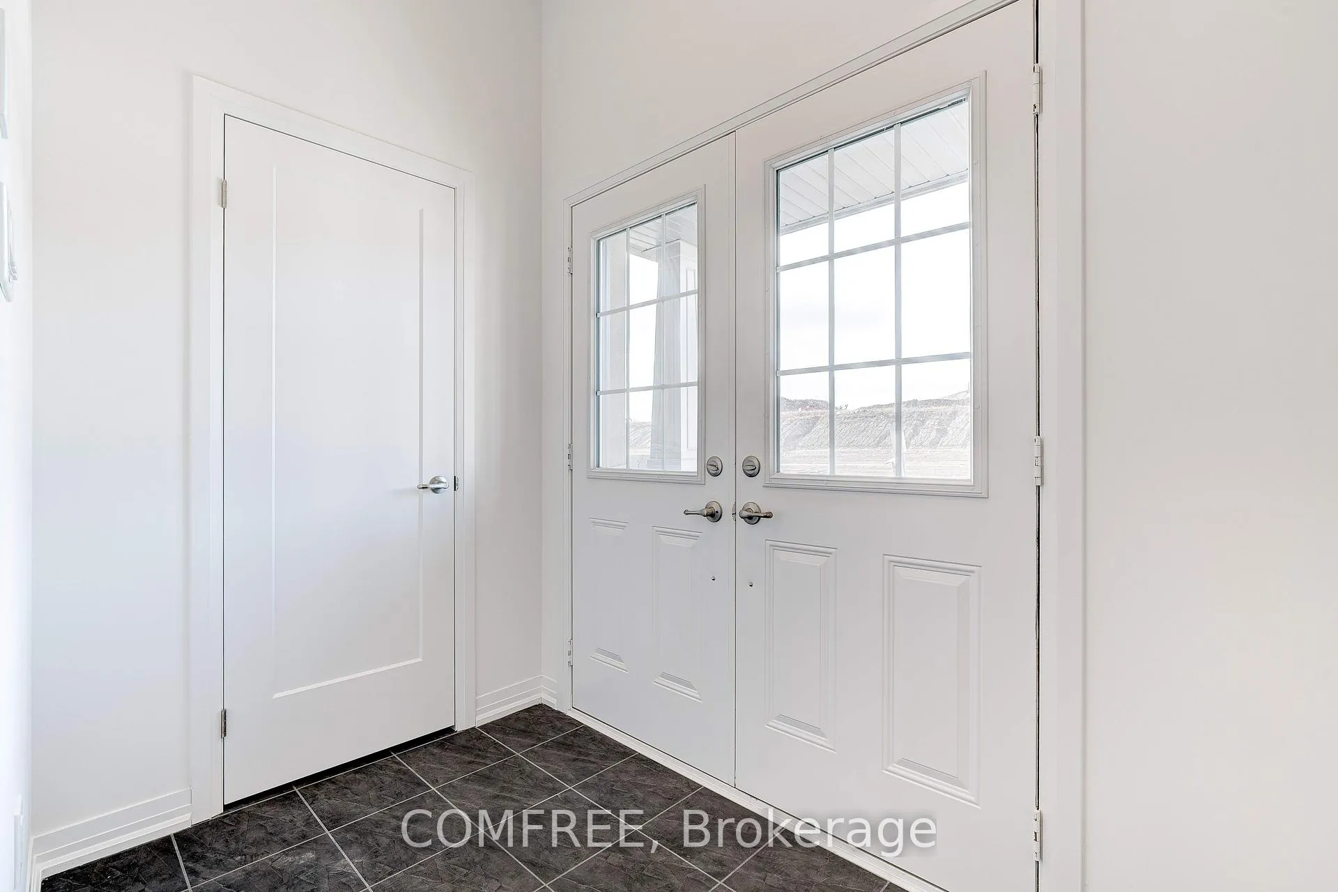 Photo 3 of 33 Hitchman Street, Brant, Paris — HOMEH