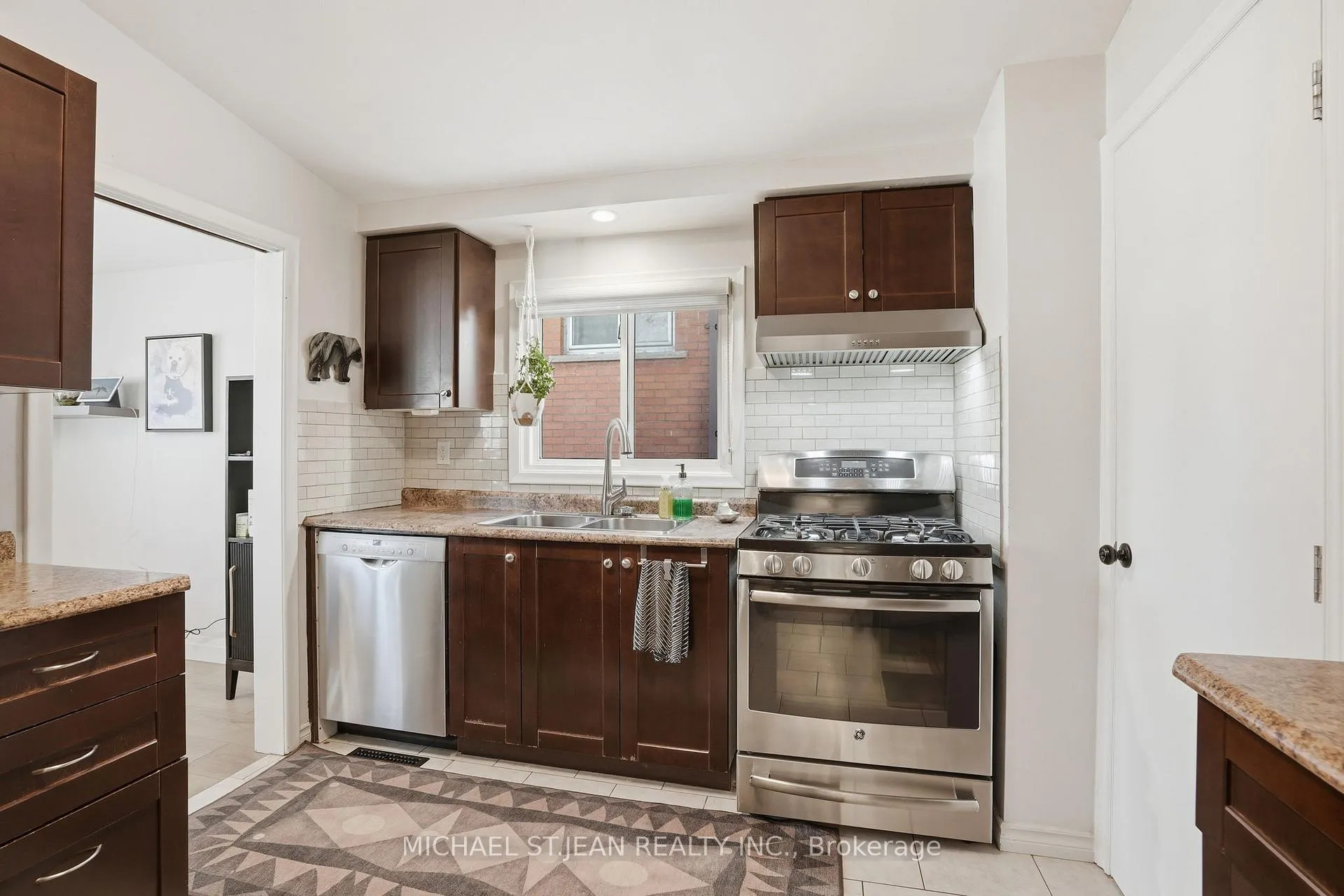 Photo 18 of 22 Southlea Drive, Hamilton, Rolston — HOMEH