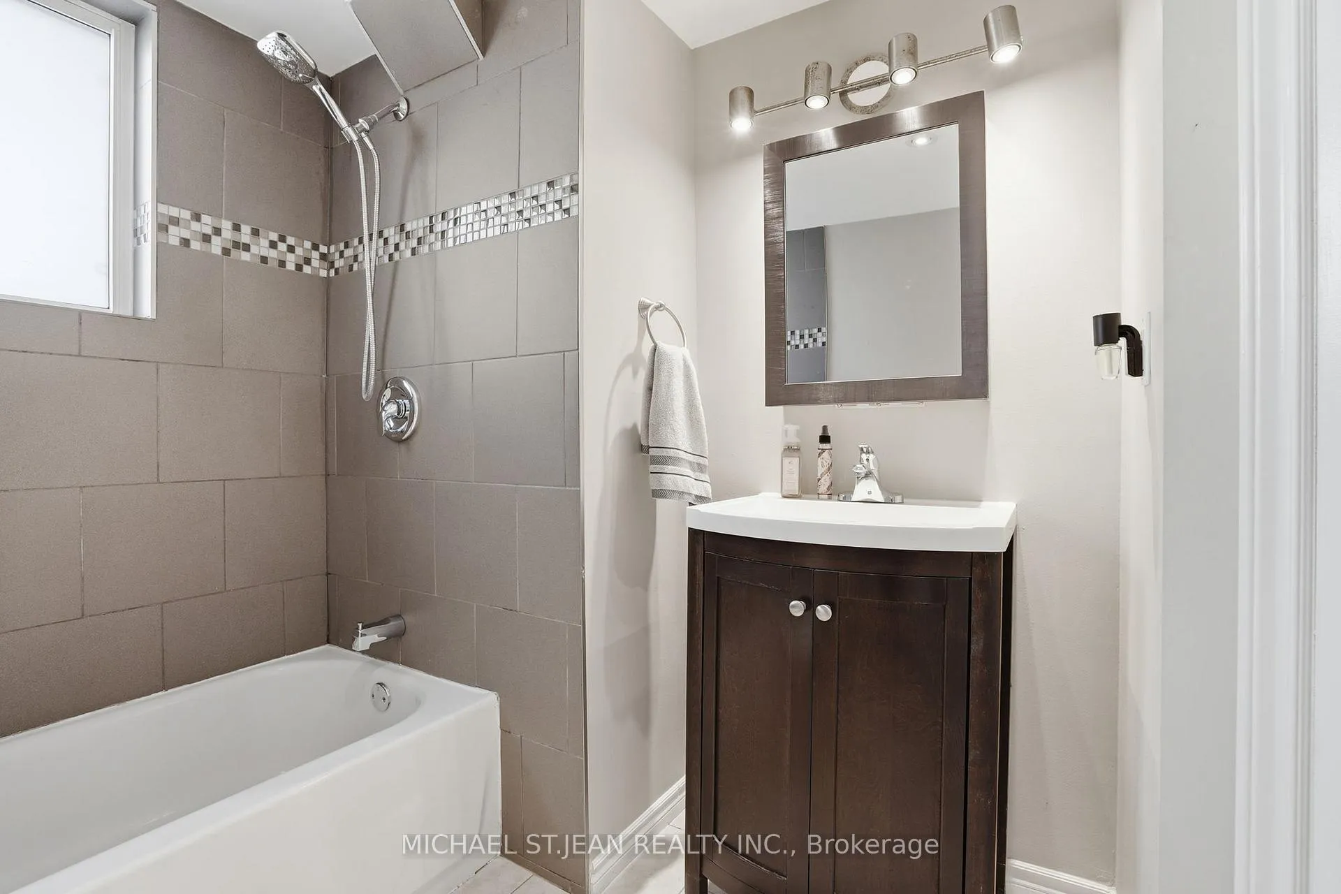Photo 30 of 22 Southlea Drive, Hamilton, Rolston — HOMEH