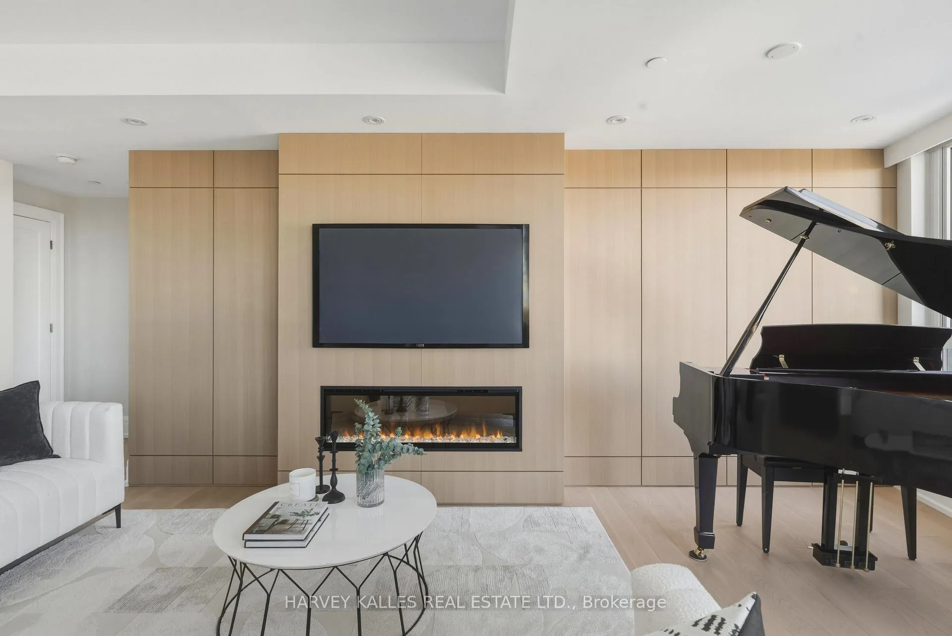 Photo 2 of Unit 808, 181 Davenport Road, Toronto, The Annex — HOMEH