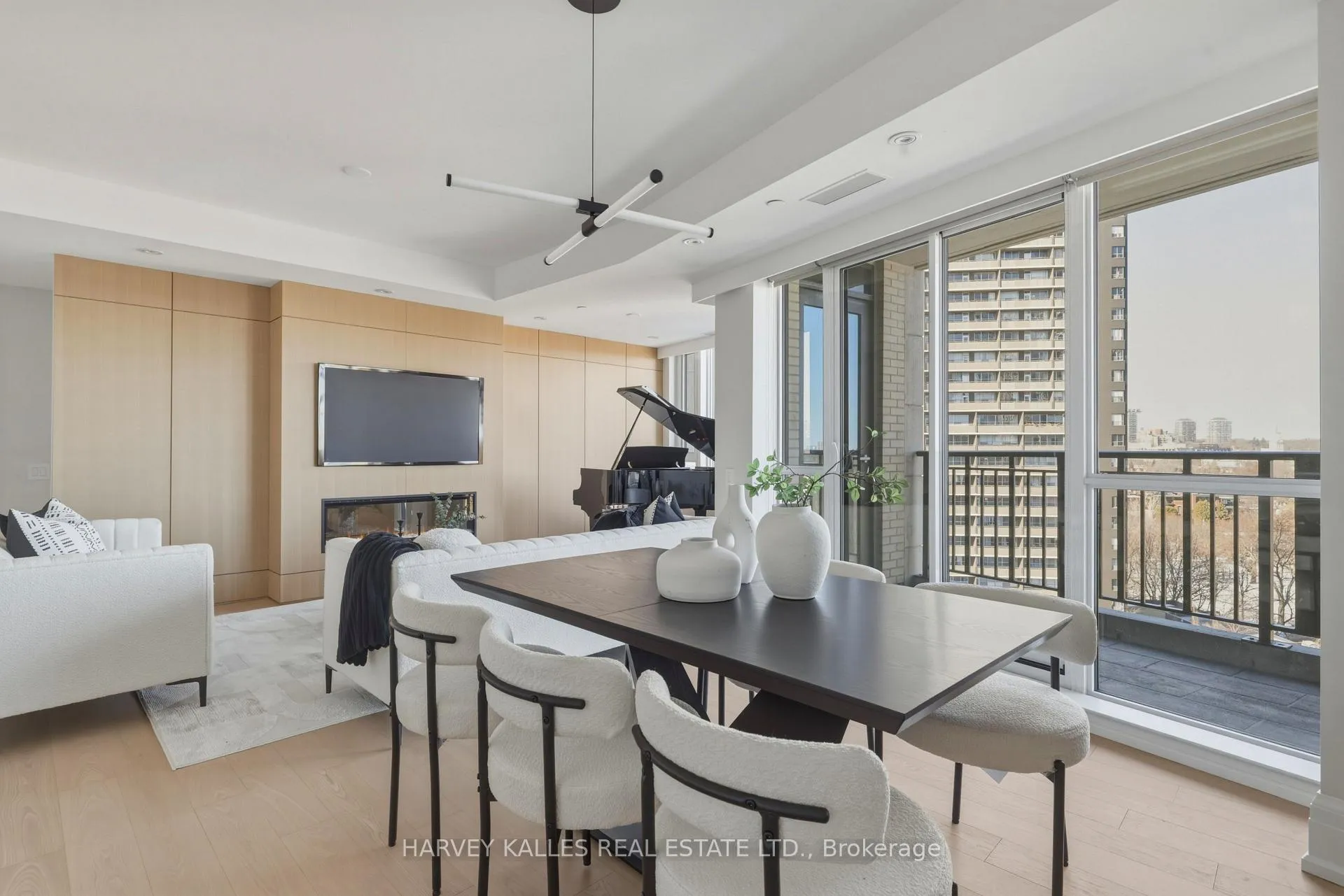 Photo 6 of Unit 808, 181 Davenport Road, Toronto, The Annex — HOMEH