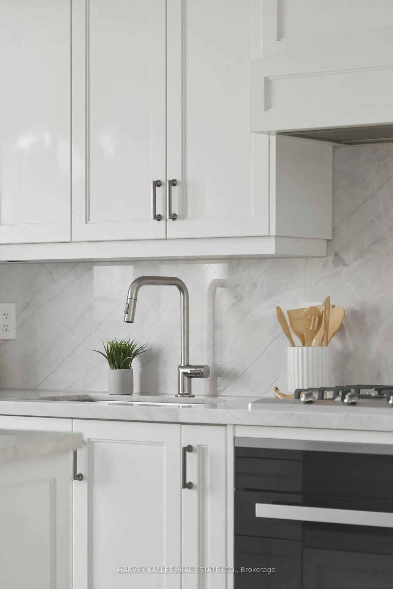 Photo 14 of Unit 808, 181 Davenport Road, Toronto, The Annex — HOMEH
