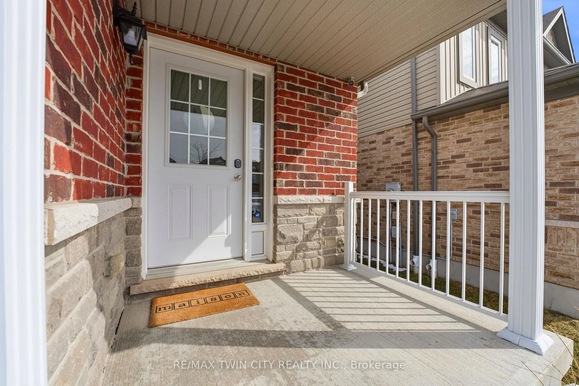 Photo 2 of 9 Patterson Drive, North Dumfries — HOMEH