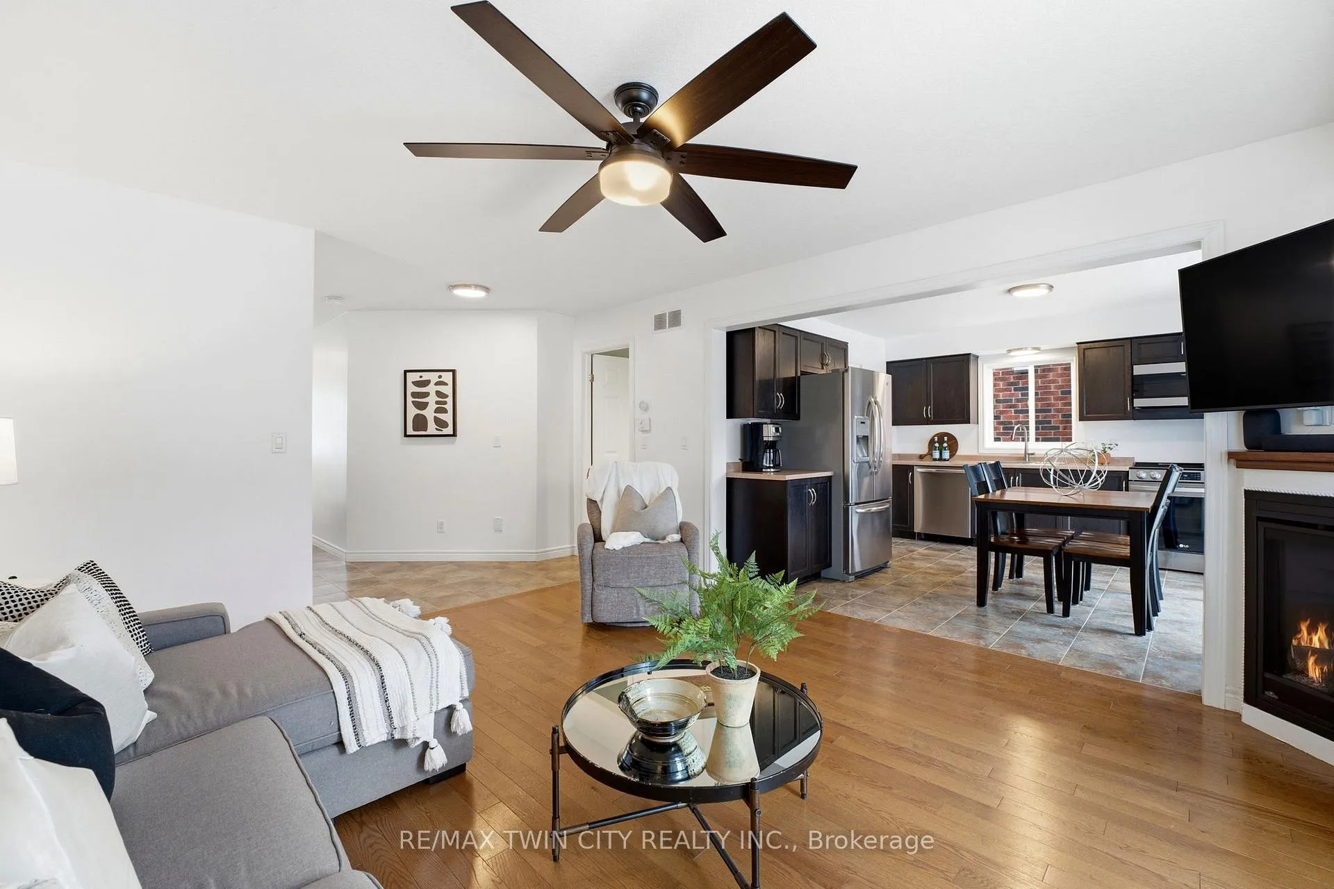 Photo 4 of 9 Patterson Drive, North Dumfries — HOMEH