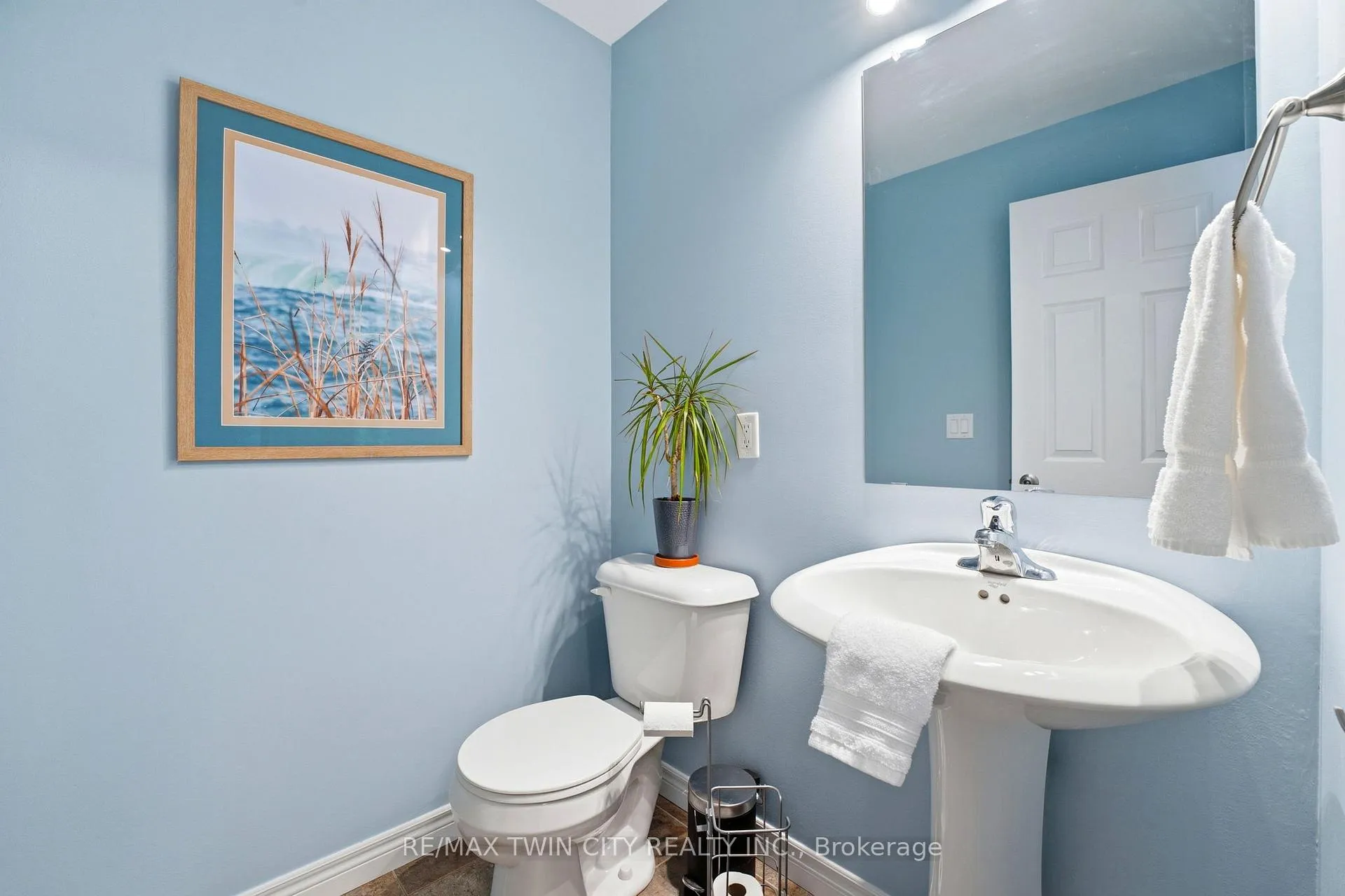 Photo 8 of 9 Patterson Drive, North Dumfries — HOMEH