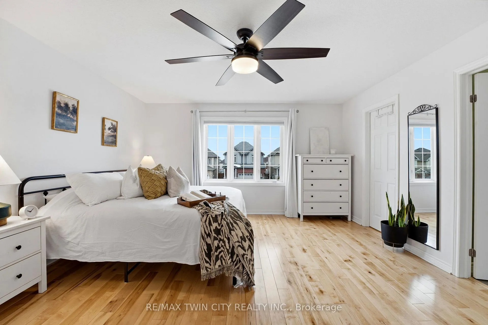 Photo 10 of 9 Patterson Drive, North Dumfries — HOMEH