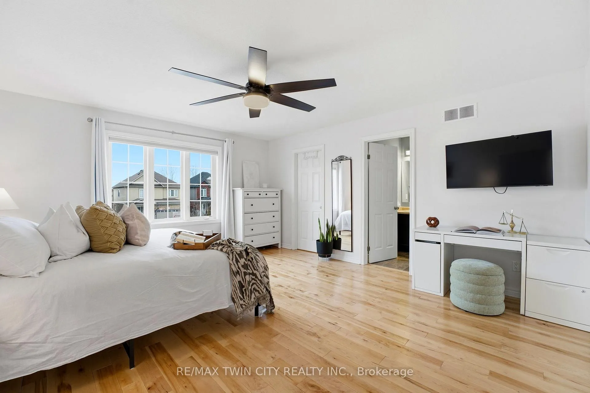 Photo 11 of 9 Patterson Drive, North Dumfries — HOMEH