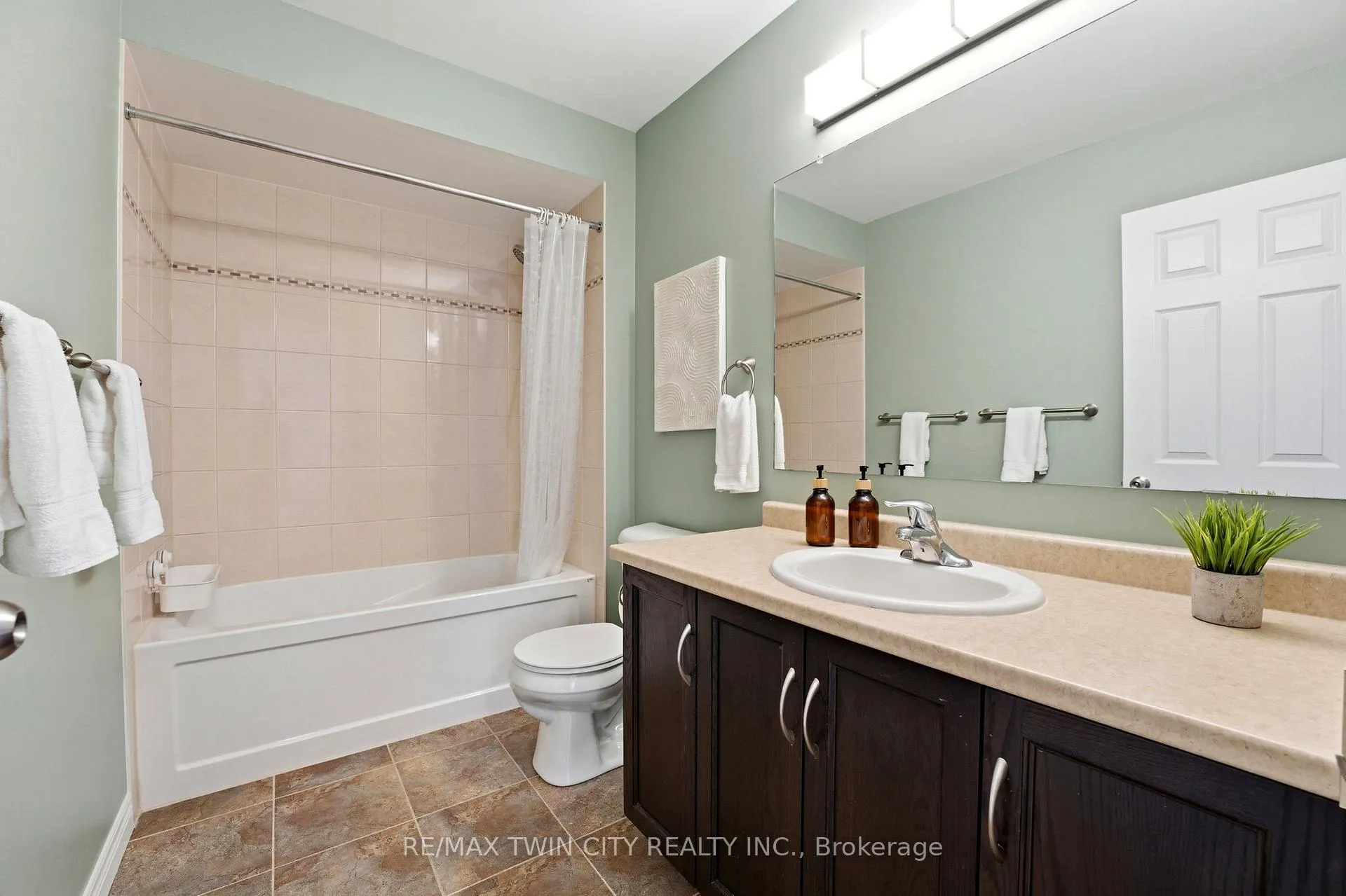 Photo 16 of 9 Patterson Drive, North Dumfries — HOMEH