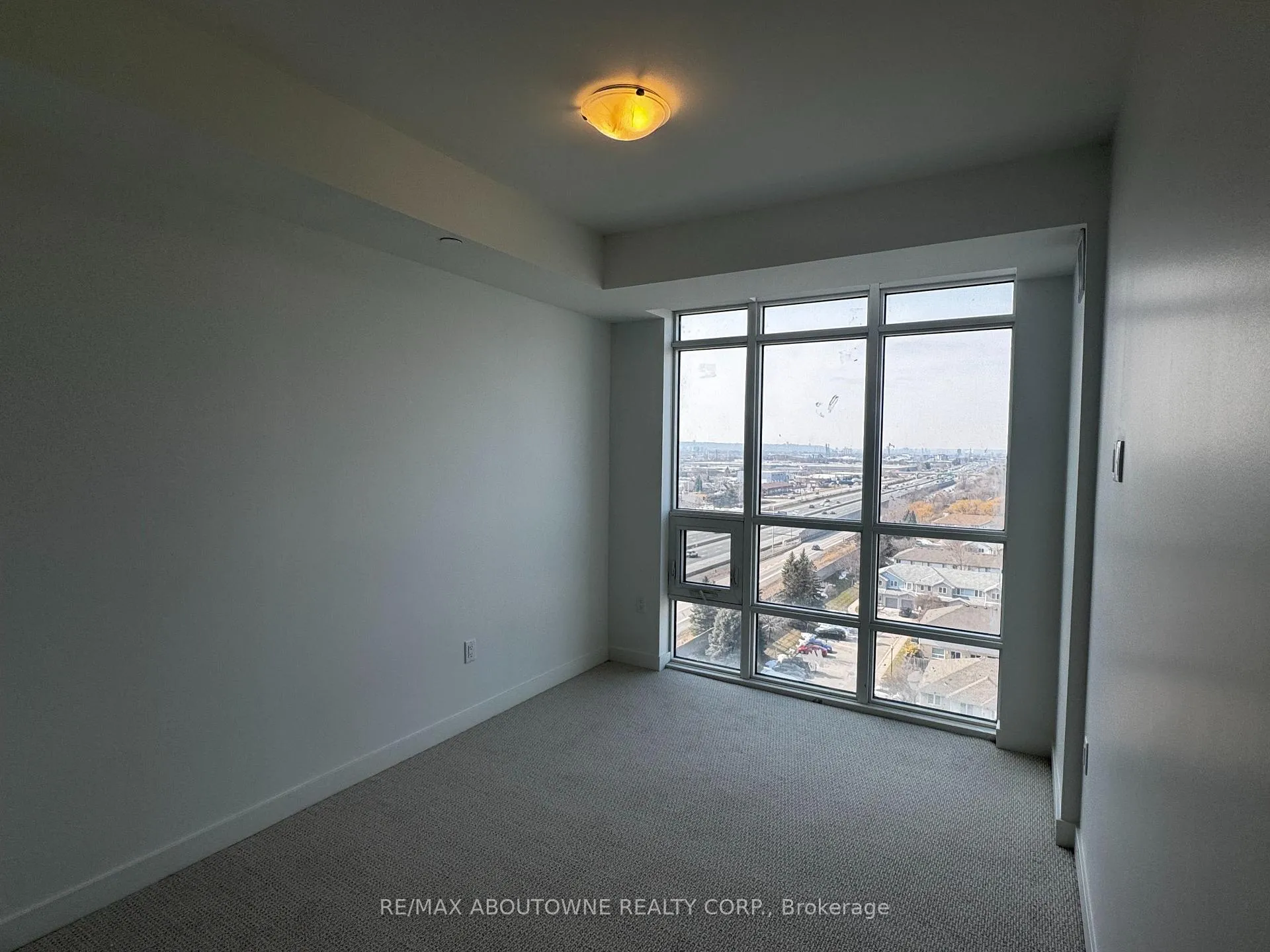 Photo 4 of Unit 1101, 461 Green Road, Hamilton, Lakeshore — HOMEH