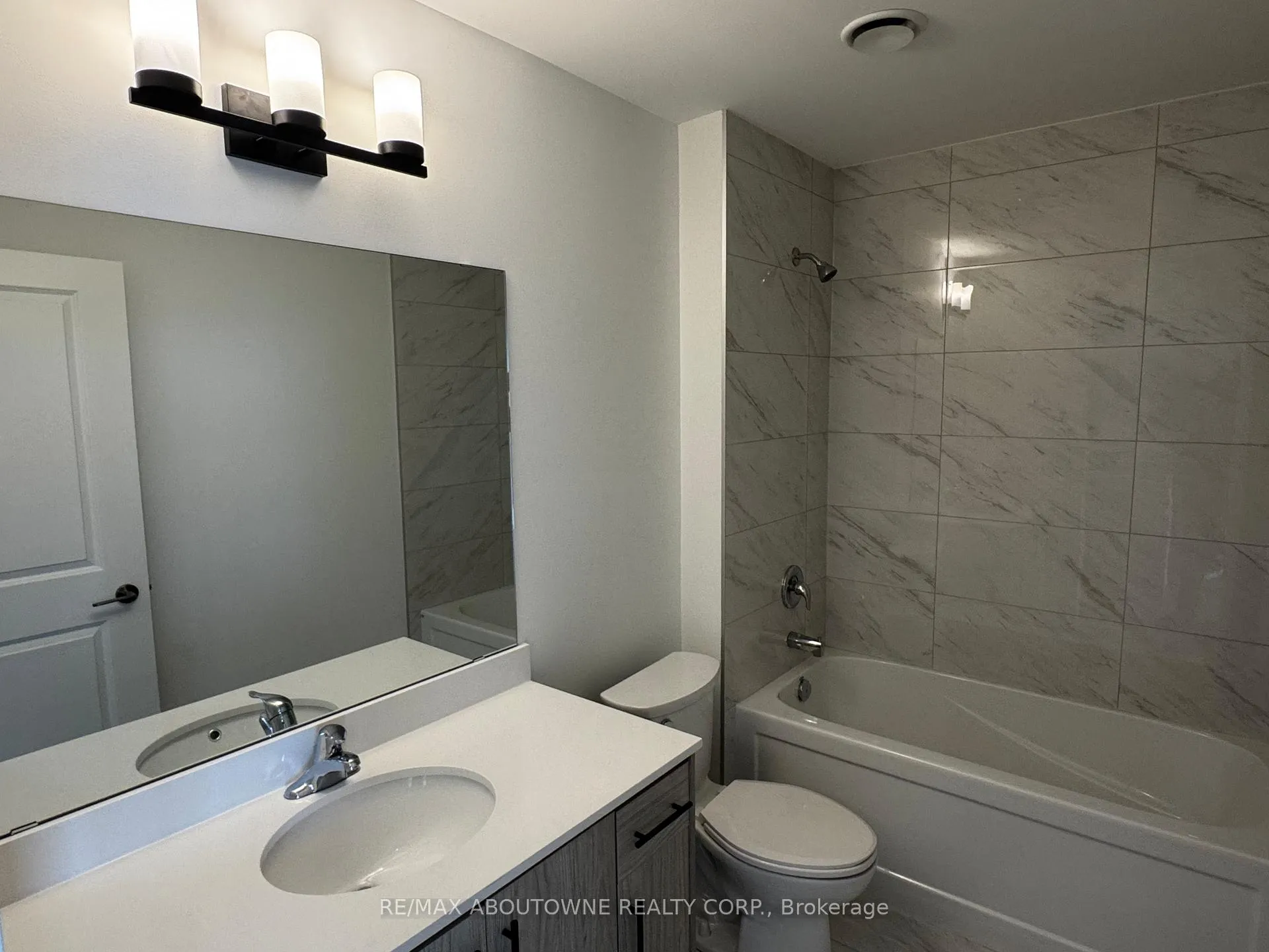 Photo 5 of Unit 1101, 461 Green Road, Hamilton, Lakeshore — HOMEH