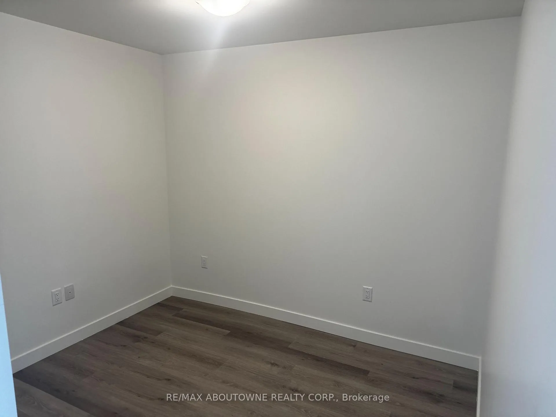 Photo 6 of Unit 1101, 461 Green Road, Hamilton, Lakeshore — HOMEH