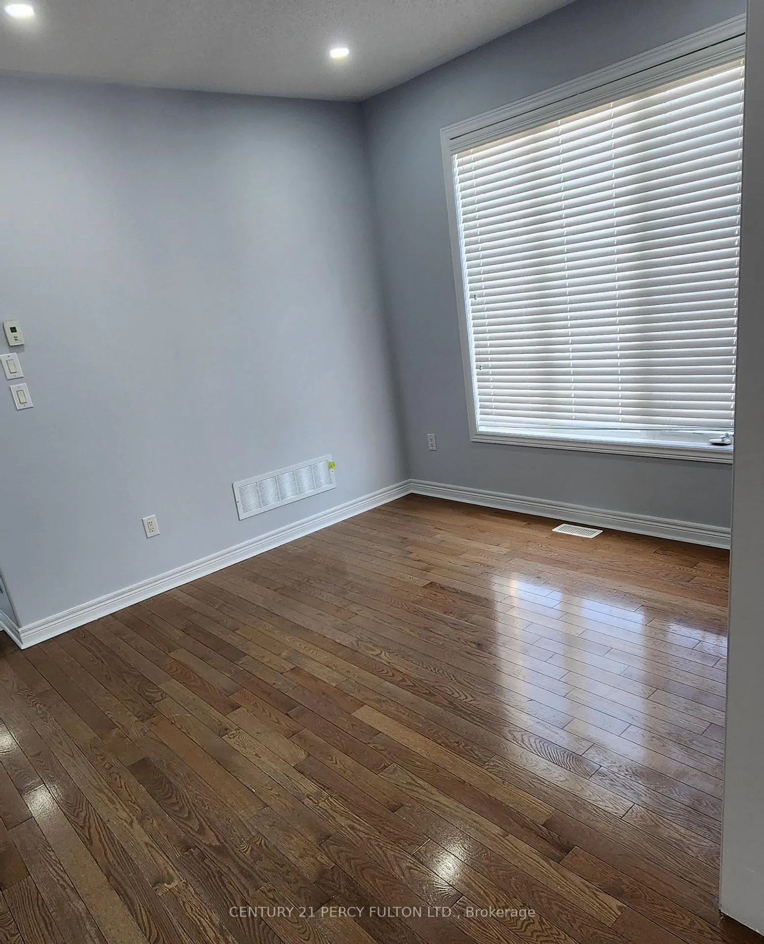 Photo 8 of 106 Henry Bauer Avenue, Markham, Berczy — HOMEH