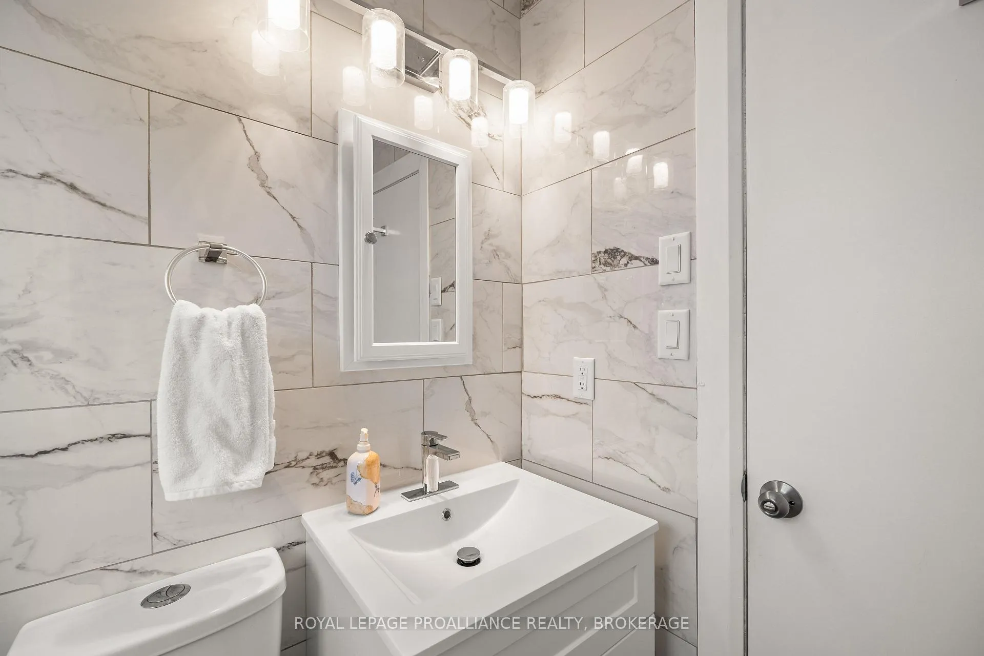 Photo 20 of 68 Mackenzie Crescent, Kingston, Central City West — HOMEH